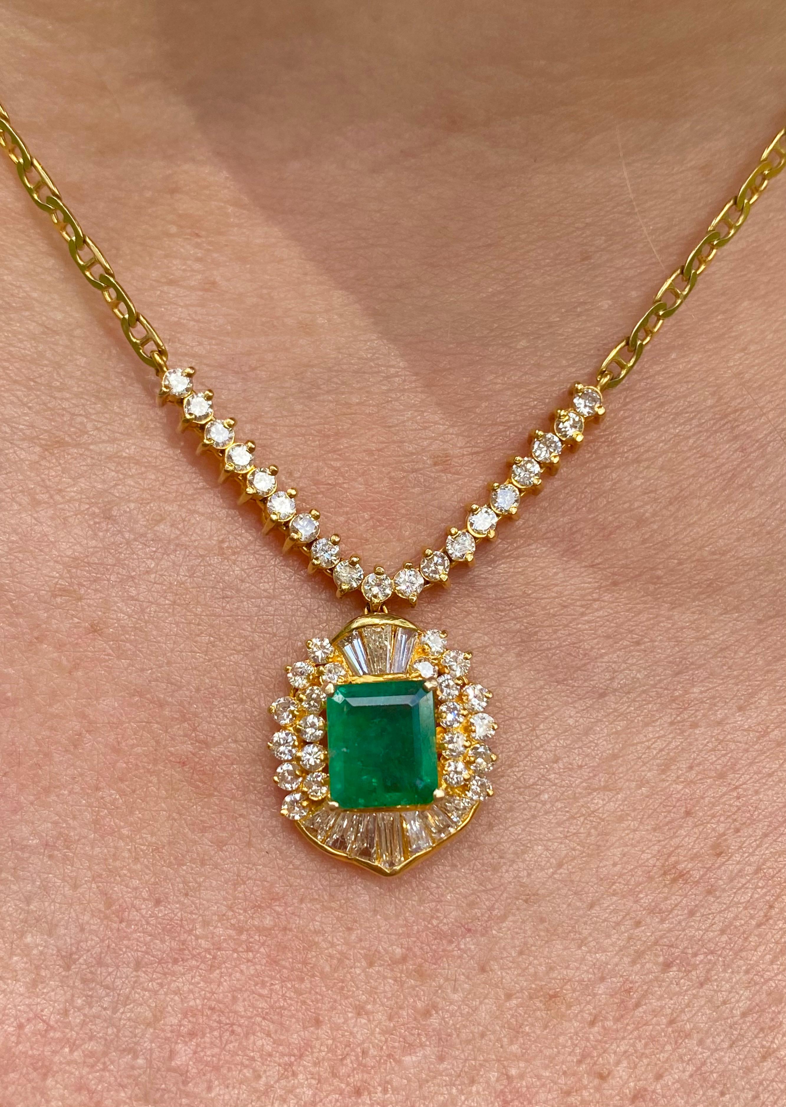 7.41 Carat Colombian Emerald and Diamond Pendant, Earring and Ring 18K Gold Set For Sale 10
