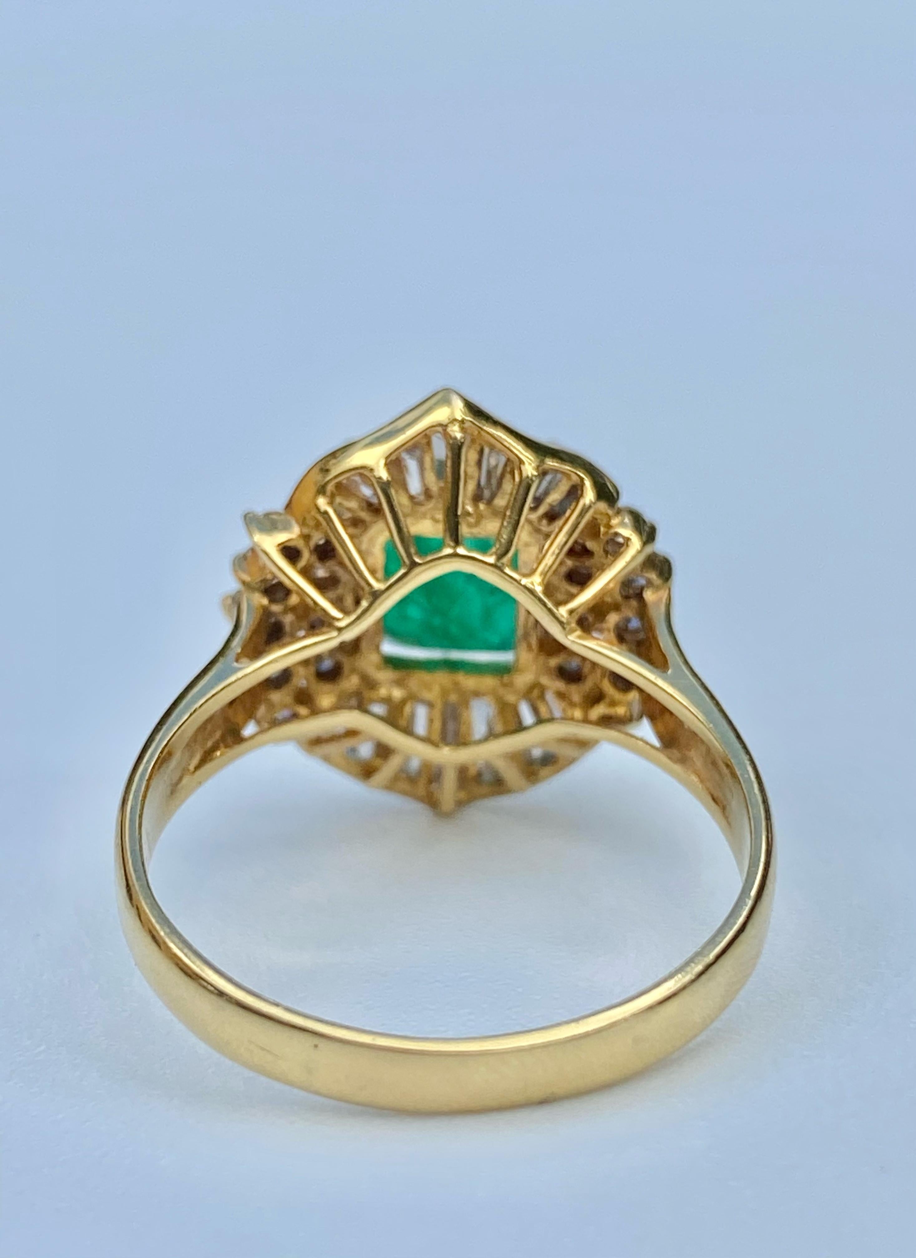 7,41 Karat kolumbianischer Smaragd- und Diamant-Anhänger, Ohrring und Ring aus 18 Karat Gold für Damen oder Herren im Angebot