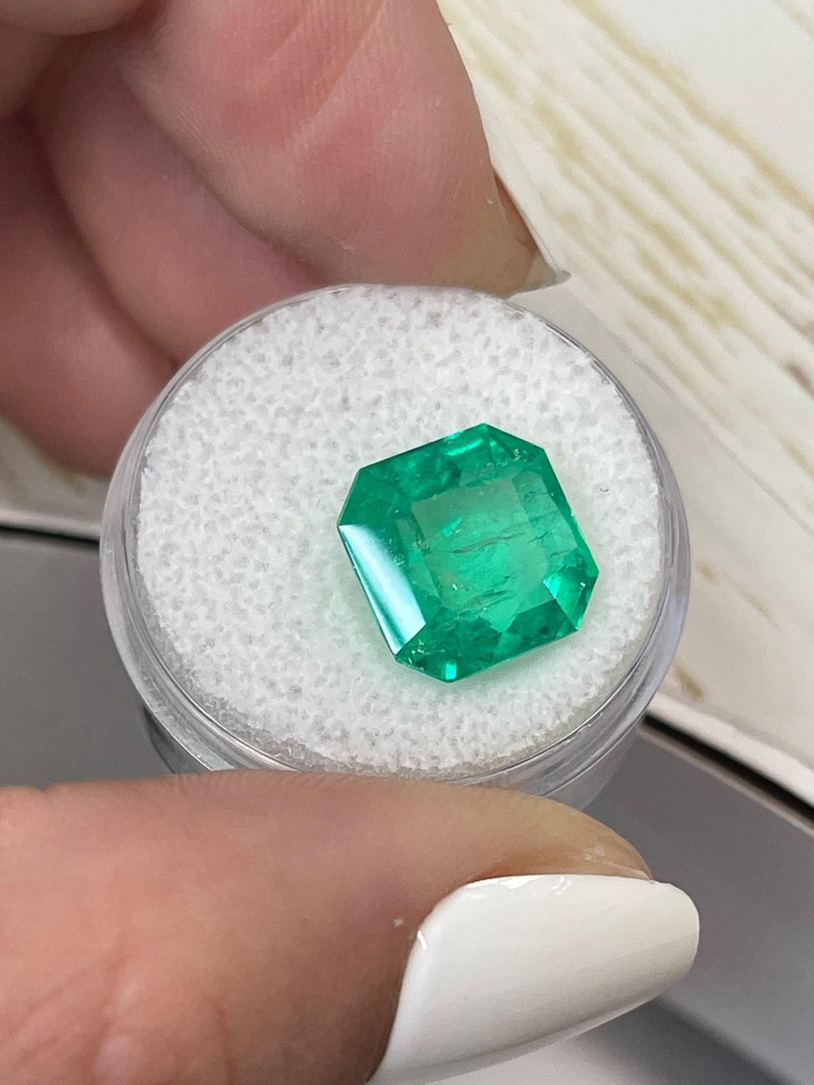 Women's or Men's 7.41ct Vivid Muzo Green Asscher Cut Colombian Emerald Genuine May Birthstone For Sale