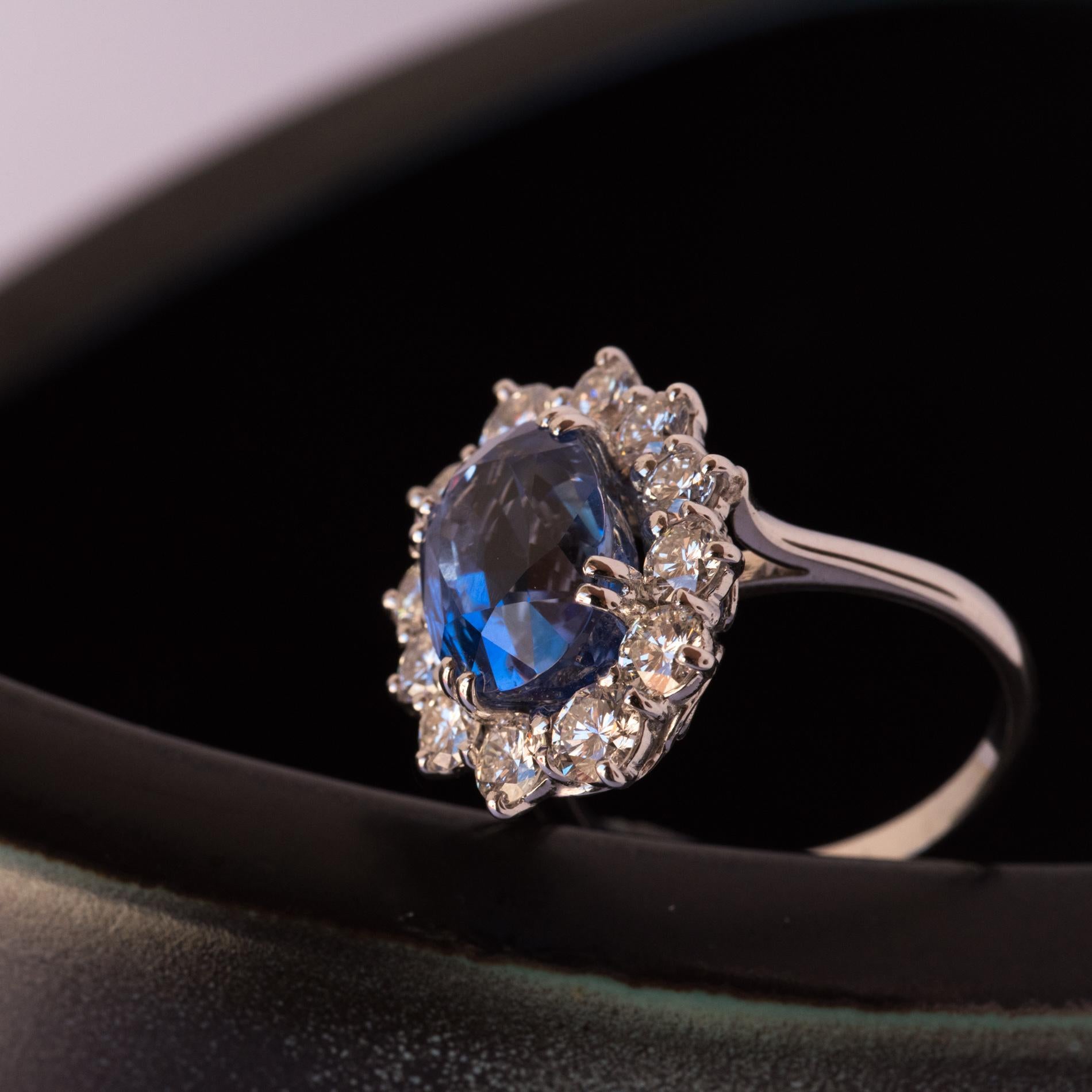 French 1960s No Heat 7.42 Carat Ceylon Sapphire Diamond White Gold Cluster Ring For Sale 6