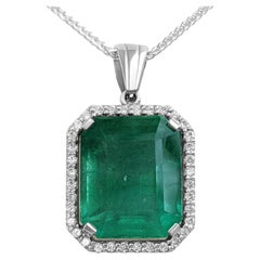 1$ SENZA RISERVA! - Smeraldo da 7,42 carati e diamanti da 0,25 carati, collana in oro bianco 14K