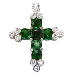 Pendentif croix en or 14 carats avec diamants et tsavorite vert vif de 7,42 carats de couleur naturelle