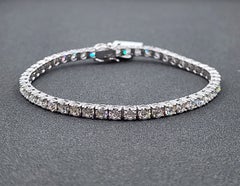 Diamant-Tennisarmband mit 7,42 Karat, gefasst in 14-karätigem Weißgold