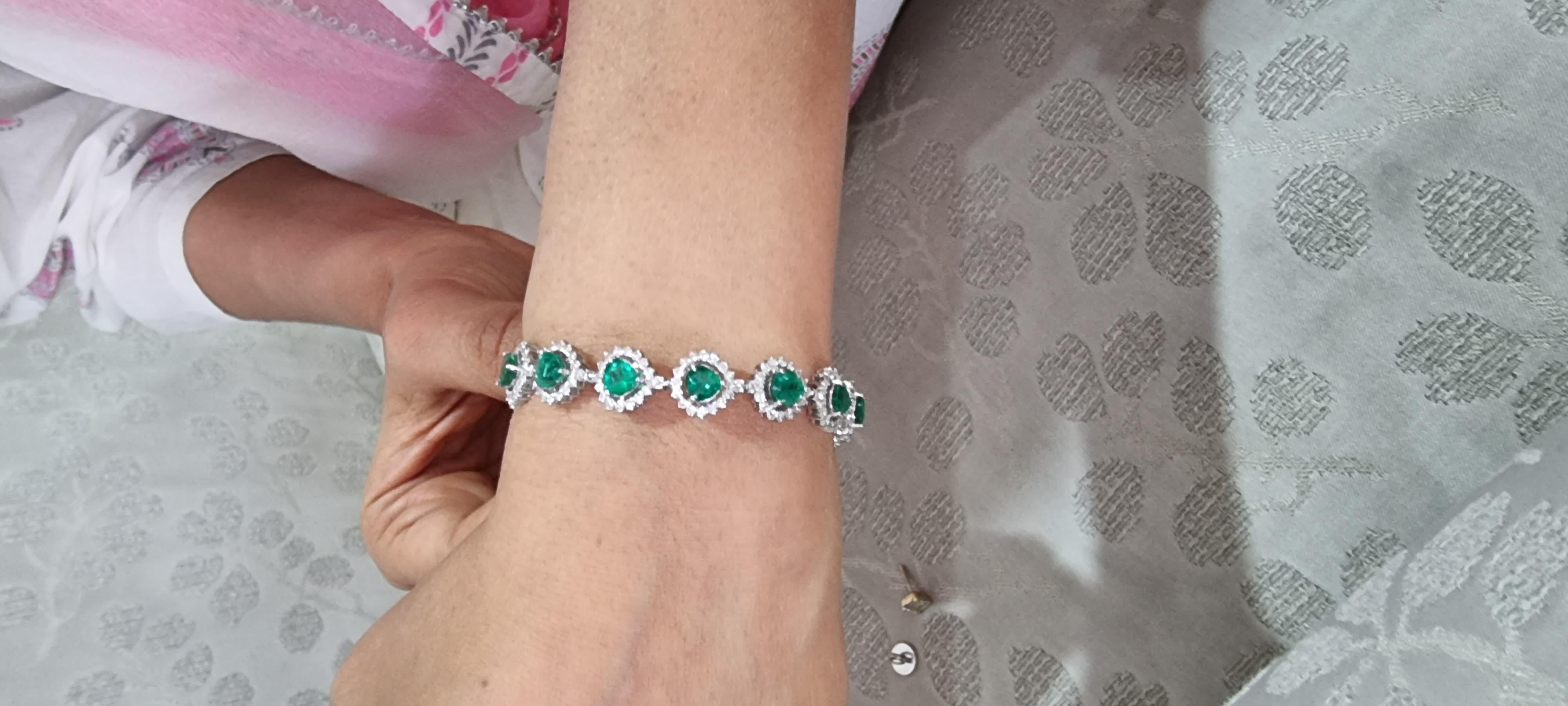 This is an awesome natural Zambian bracelet which has very high quality emeralds and  very good quality diamonds which are vsi clarity and G colour

emeralds : 7.42 cts
diamonds : 3 cts
gold : 14.79 gms

Its very hard to capture the true color and
