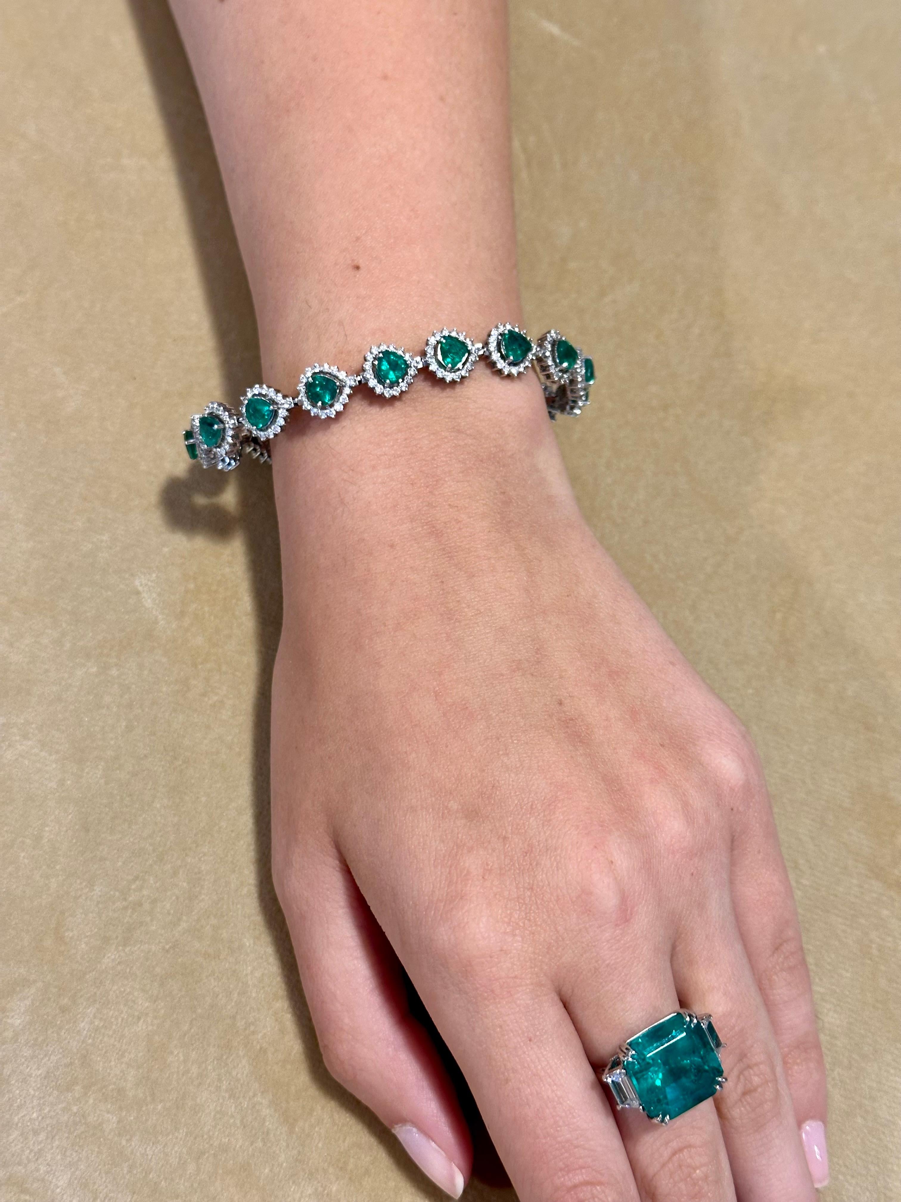 7.42 Cts Zambian Emerald Heart Shape Tennis Bracelet with Diamonds 14k Gold In New Condition For Sale In New York, NY