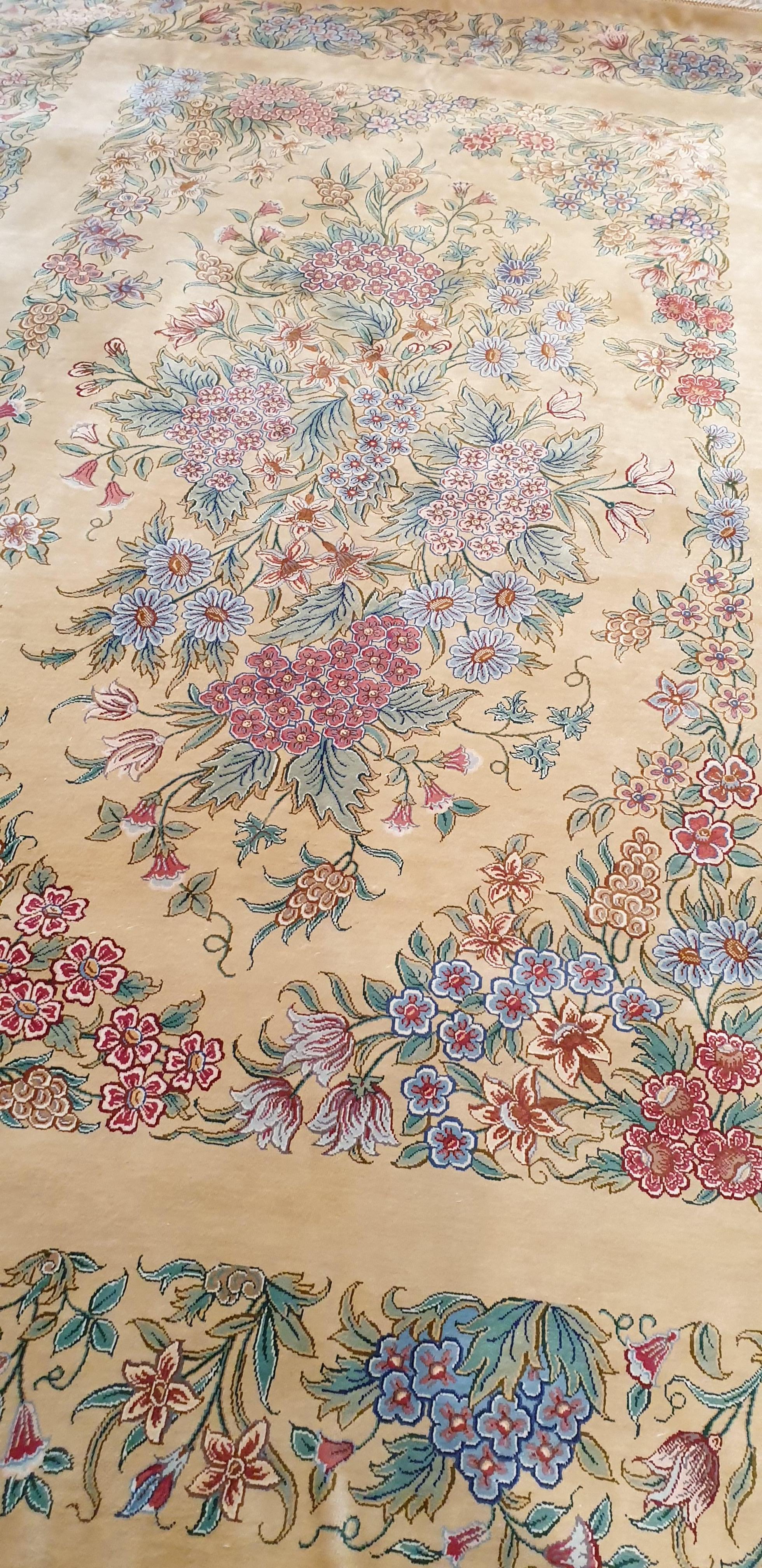  Oriental Carpet, 100 % Silk, 20th Century - N° 742 For Sale 3