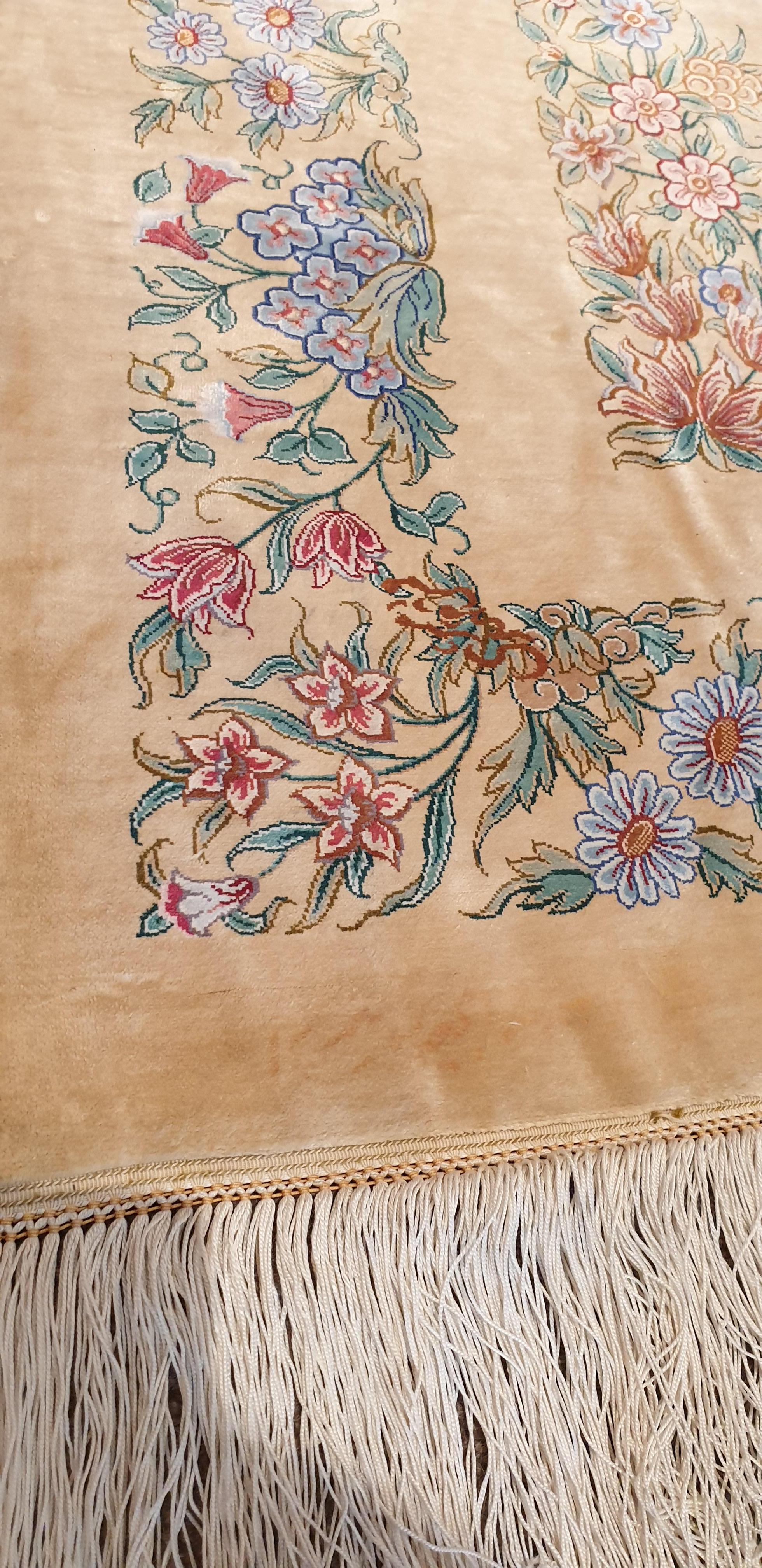 Rustic  Oriental Carpet, 100 % Silk, 20th Century - N° 742 For Sale