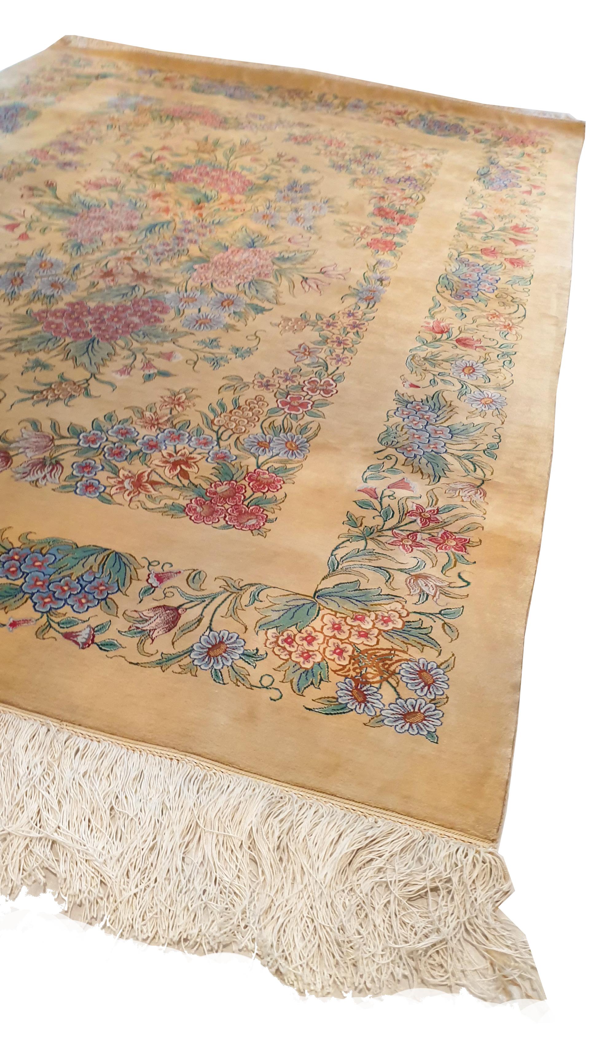  Oriental Carpet, 100 % Silk, 20th Century - N° 742 For Sale 1