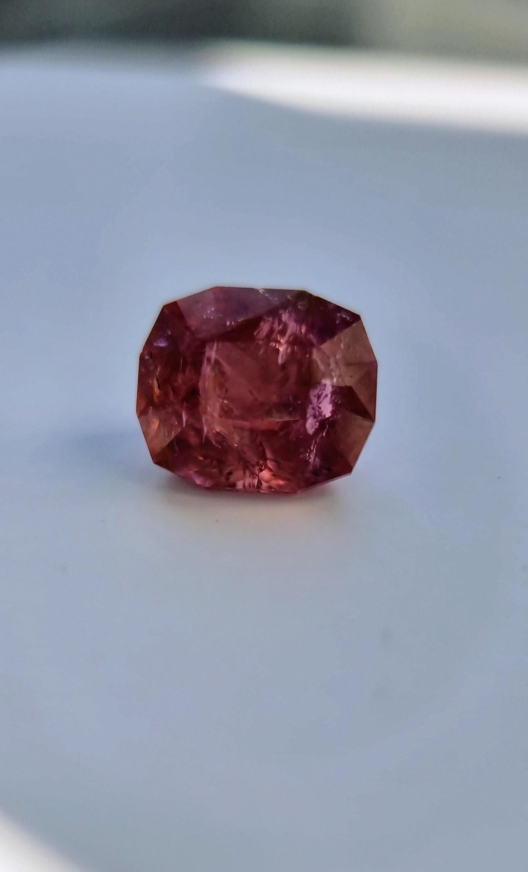 Taglio smeraldo Gemma di tormalina rosa 7,42ct in vendita