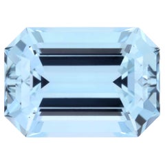 7.43-Carat Emerald Cut Aquamarine: Luxury Gemstone for Custom Jewelry Creations