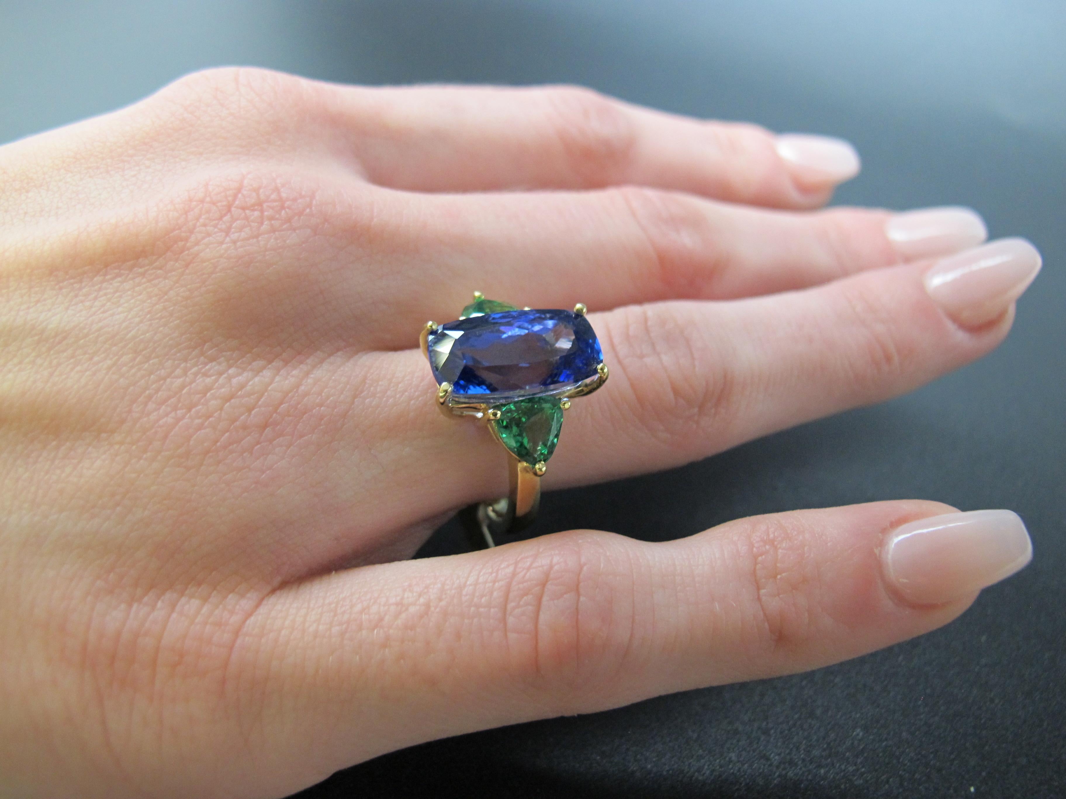 Tanzanite and Tsavorite Garnet Three-Stone Yellow Gold Ring, 7.44 Carats 3