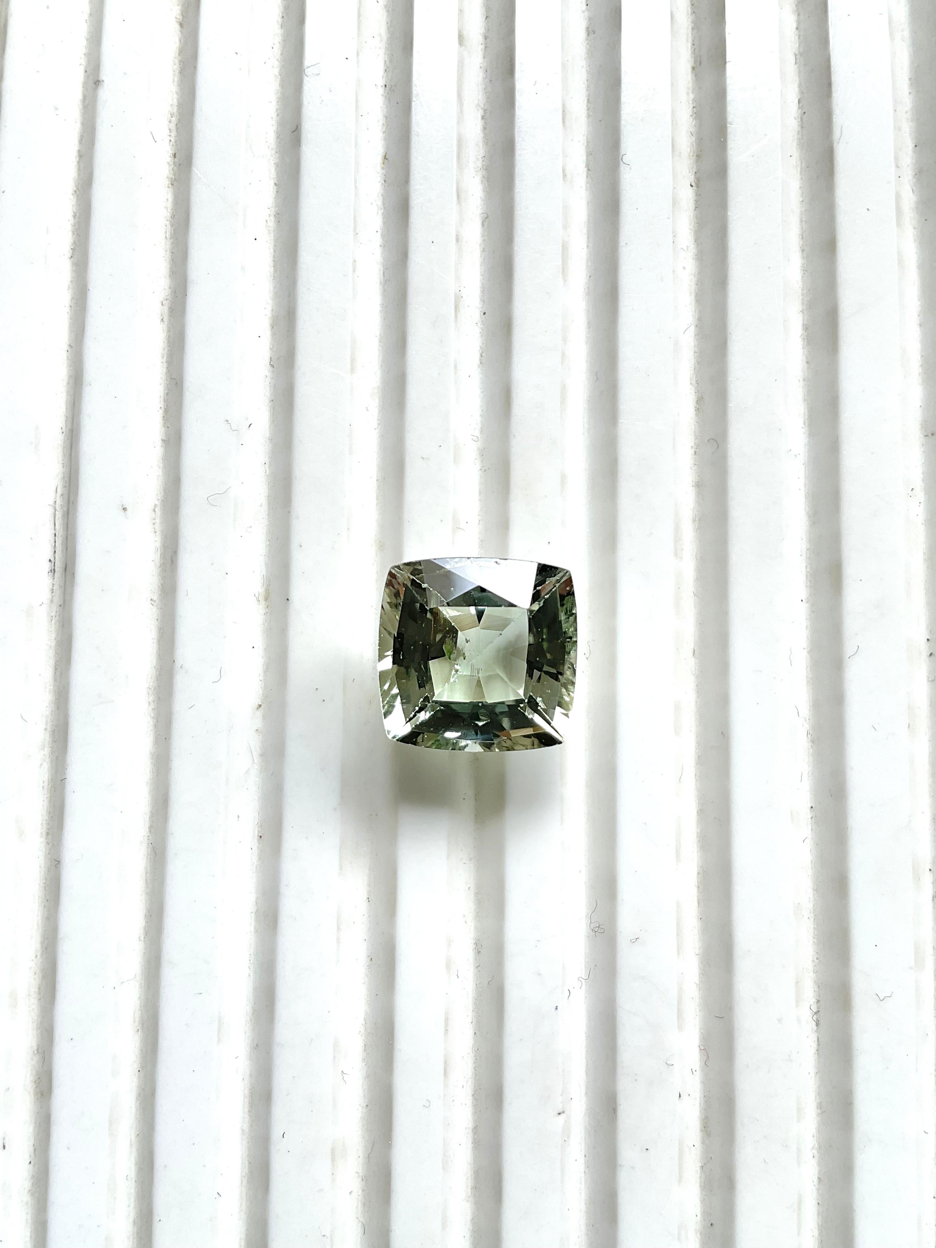 Art déco 7.44 Carats Light Green Tourmaline Faceted Cushion Cut stone Top Quality Natural en vente