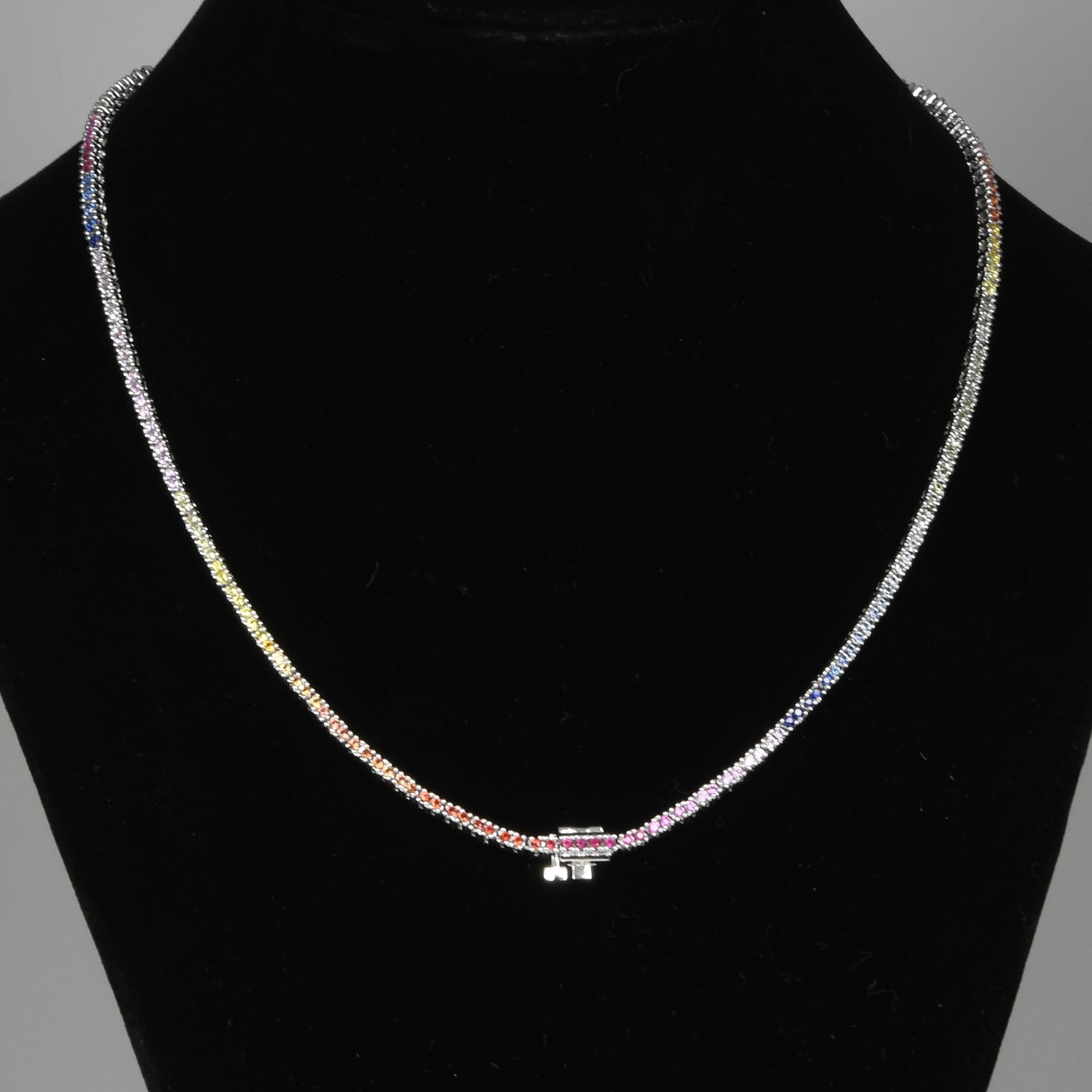7,44 Karatw abgestufte mehrfarbige Regenbogen-Saphir-Tennis-Halskette 14k Weißgold im Zustand „Hervorragend“ in Addison, TX