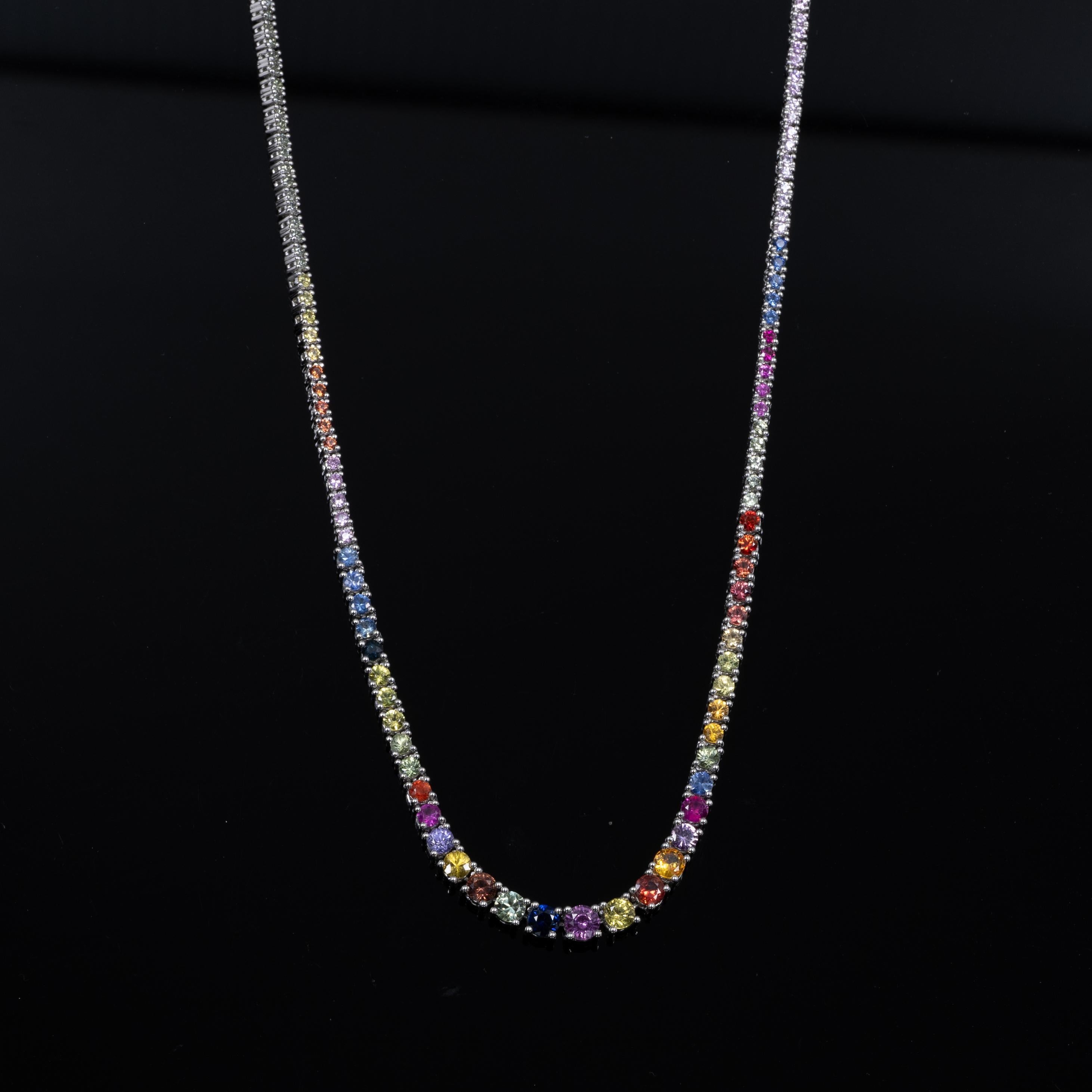7,44 Karatw abgestufte mehrfarbige Regenbogen-Saphir-Tennis-Halskette 14k Weißgold Damen
