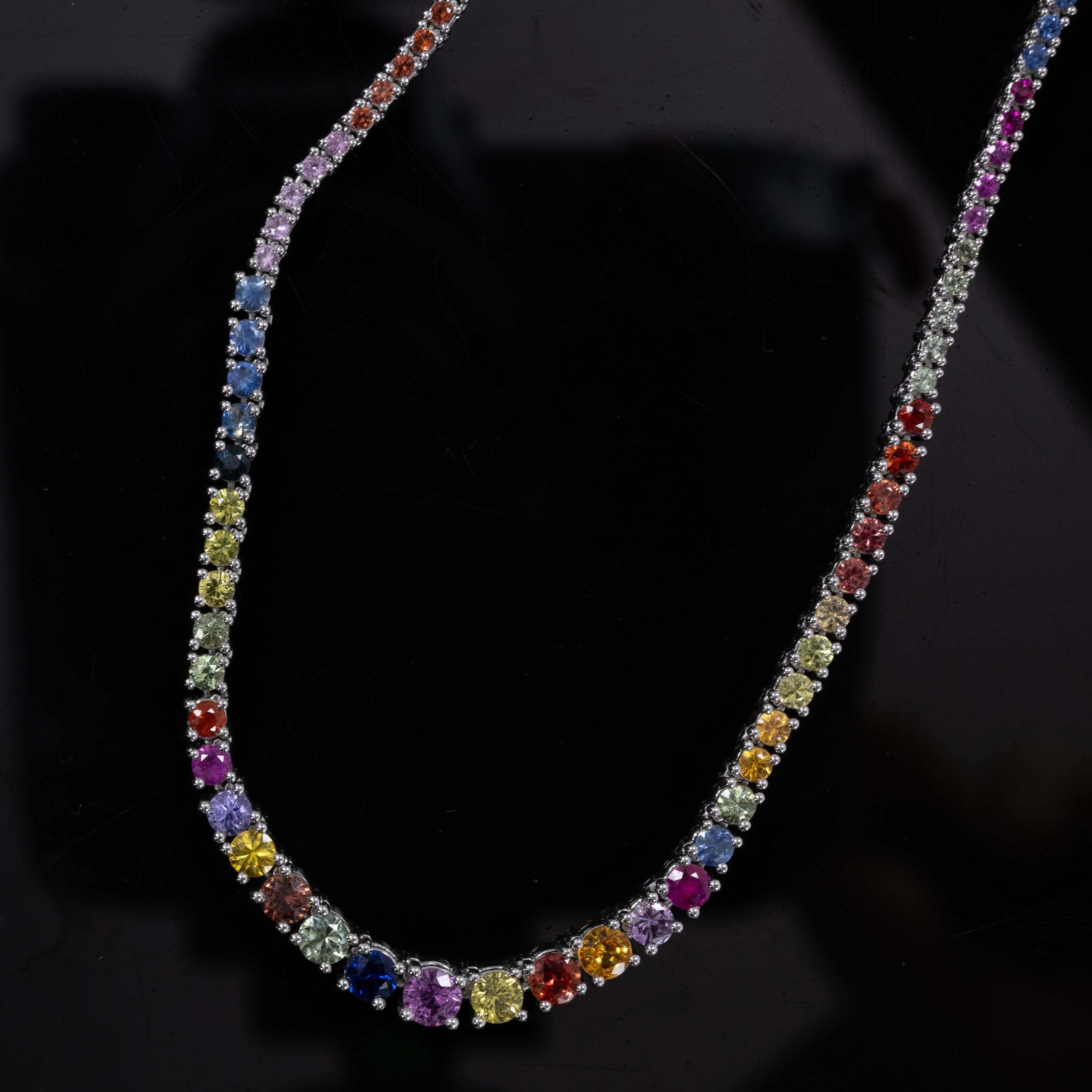 7,44 Karatw abgestufte mehrfarbige Regenbogen-Saphir-Tennis-Halskette 14k Weißgold 1