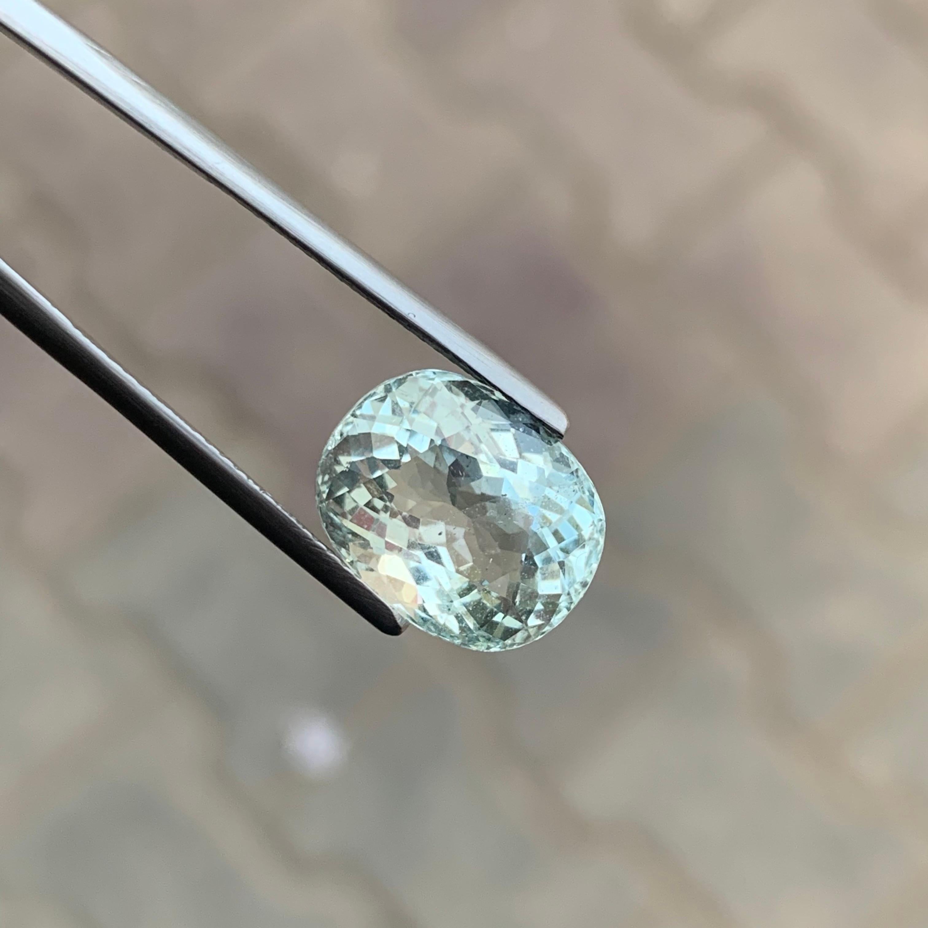 Taglio ovale 7.45 carati di acquamarina naturale sfusa di forma ovale dalla Nigeria in vendita