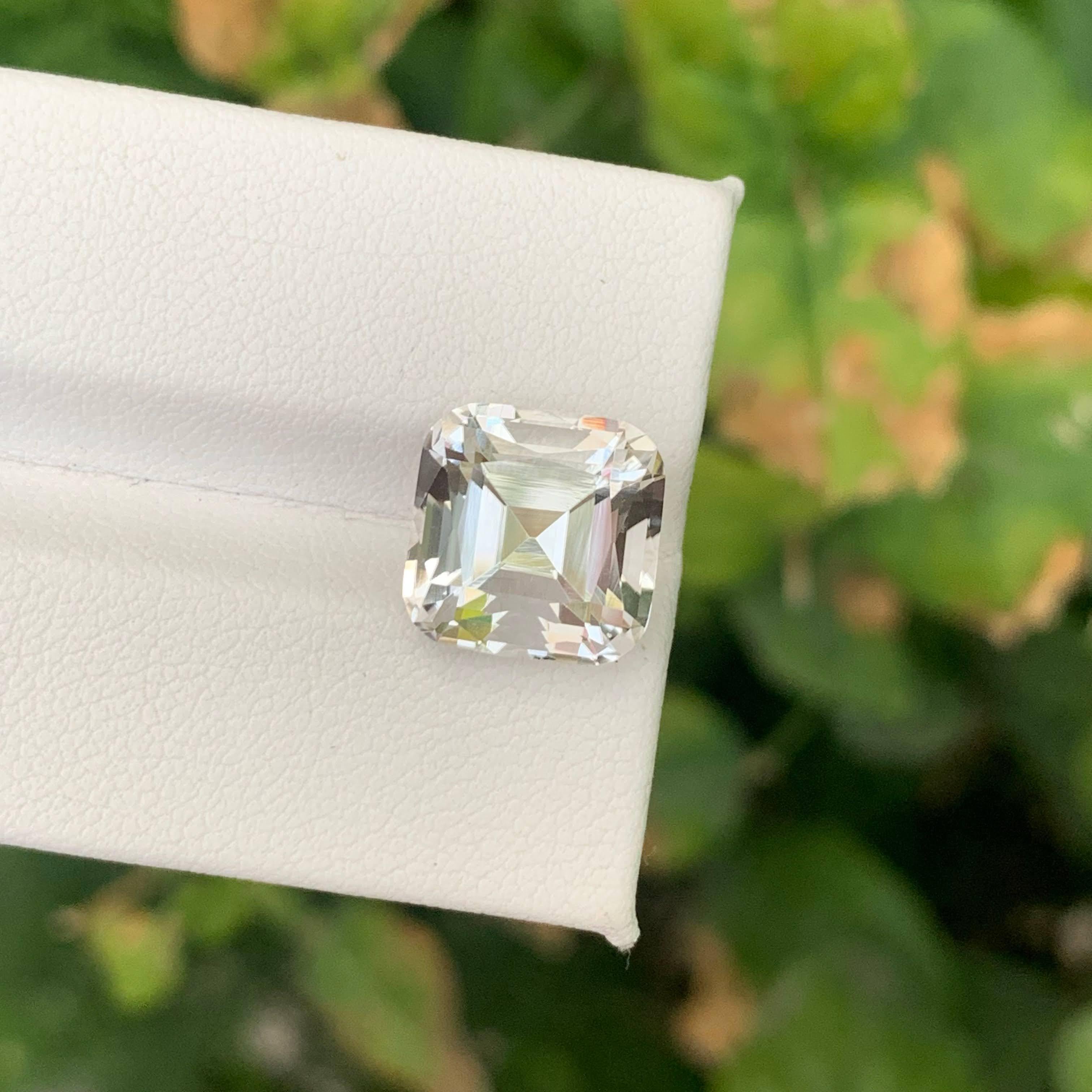 Modern 7.45 Carat Natural Loose Light Golden Topaz Stone Cushion Cut Pakistani Gemstone For Sale