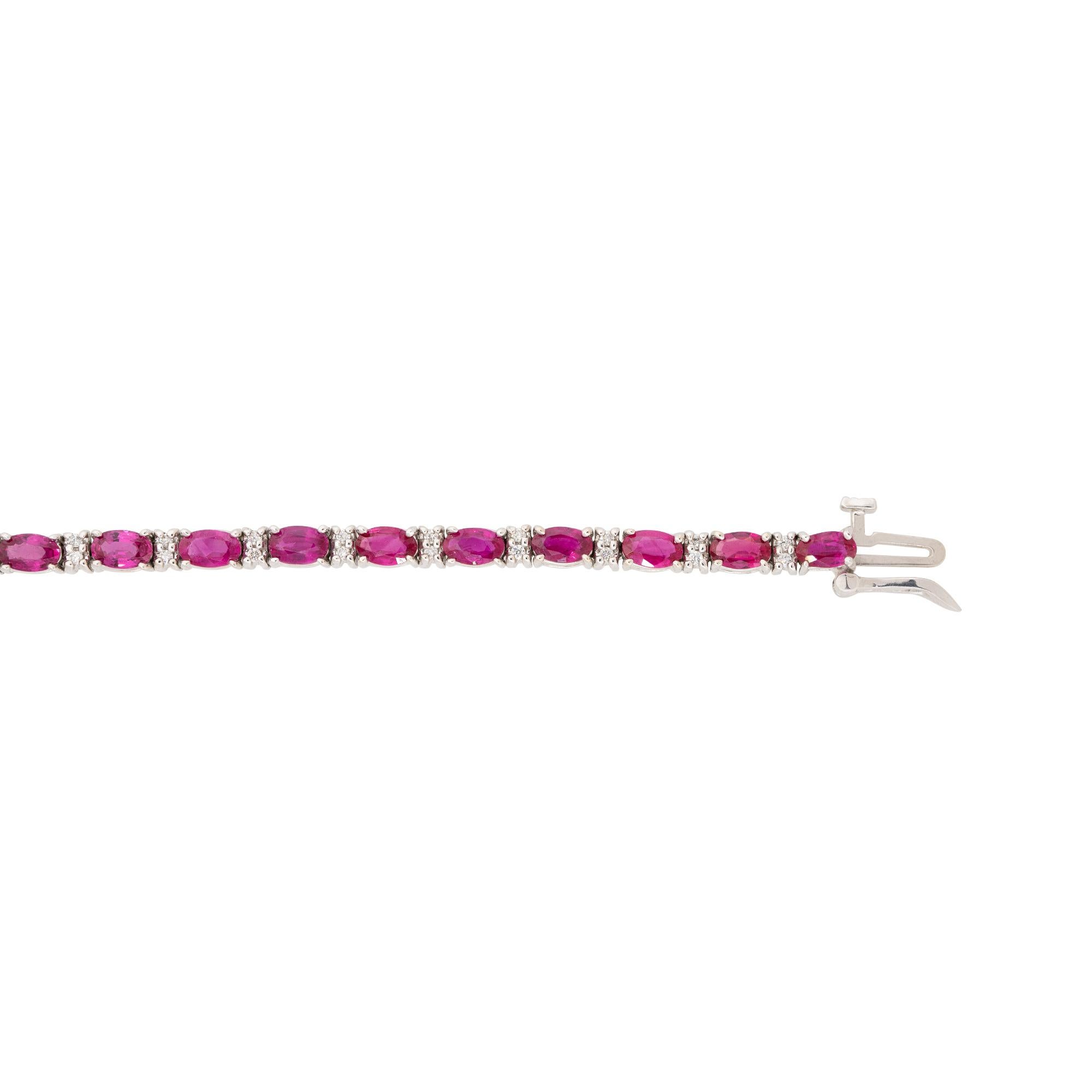 Taille ronde Bracelet tennis en or 18 carats avec diamants et rubis ovale de 7,45 carats en vente