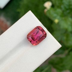 7,45 carati di splendida tormalina rosa maroon sfaccettata a forma di cuscino