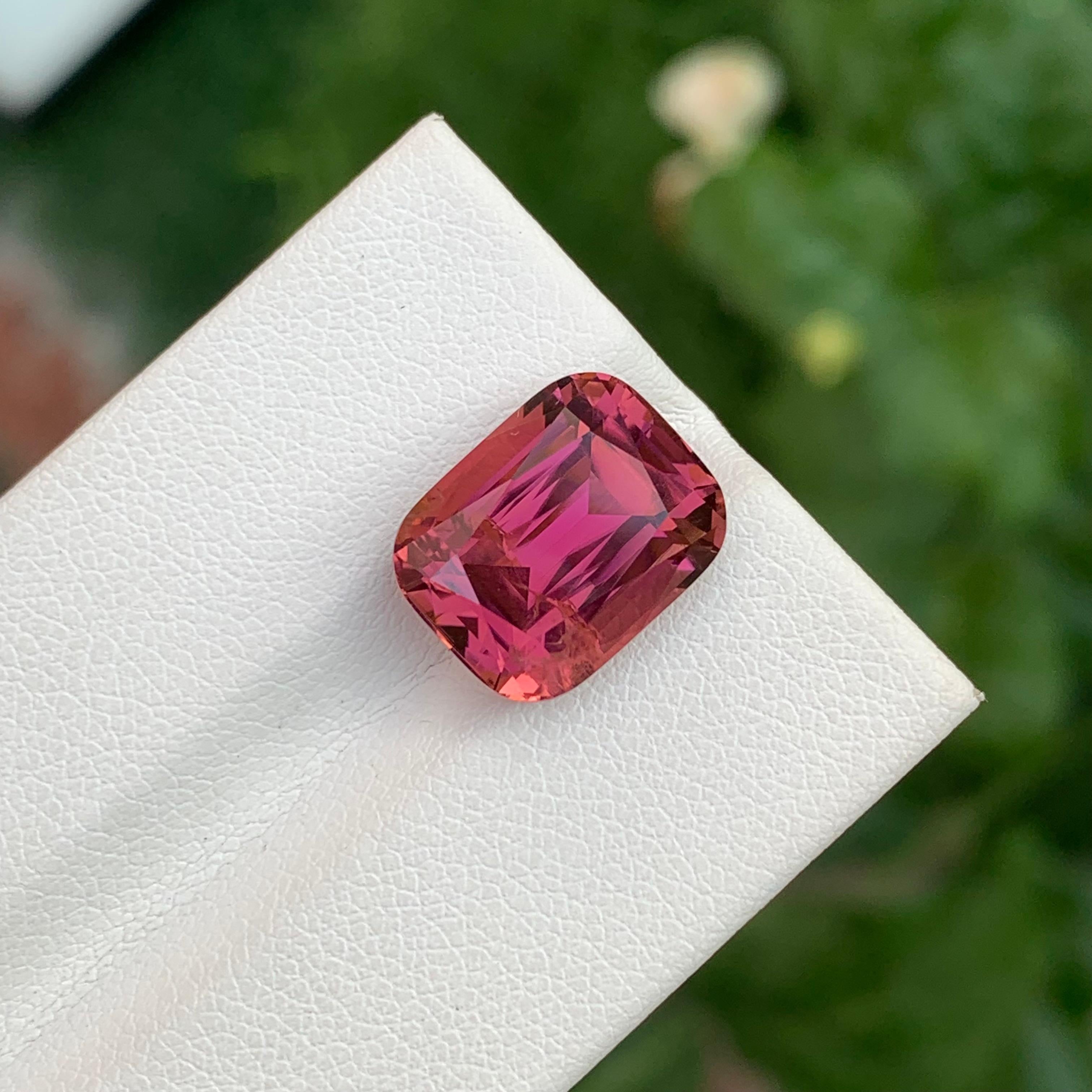 7.45 Carat Stunning Faceted Maroon Pink Tourmaline Cushion Shape Gemstone In New Condition For Sale In Peshawar, PK