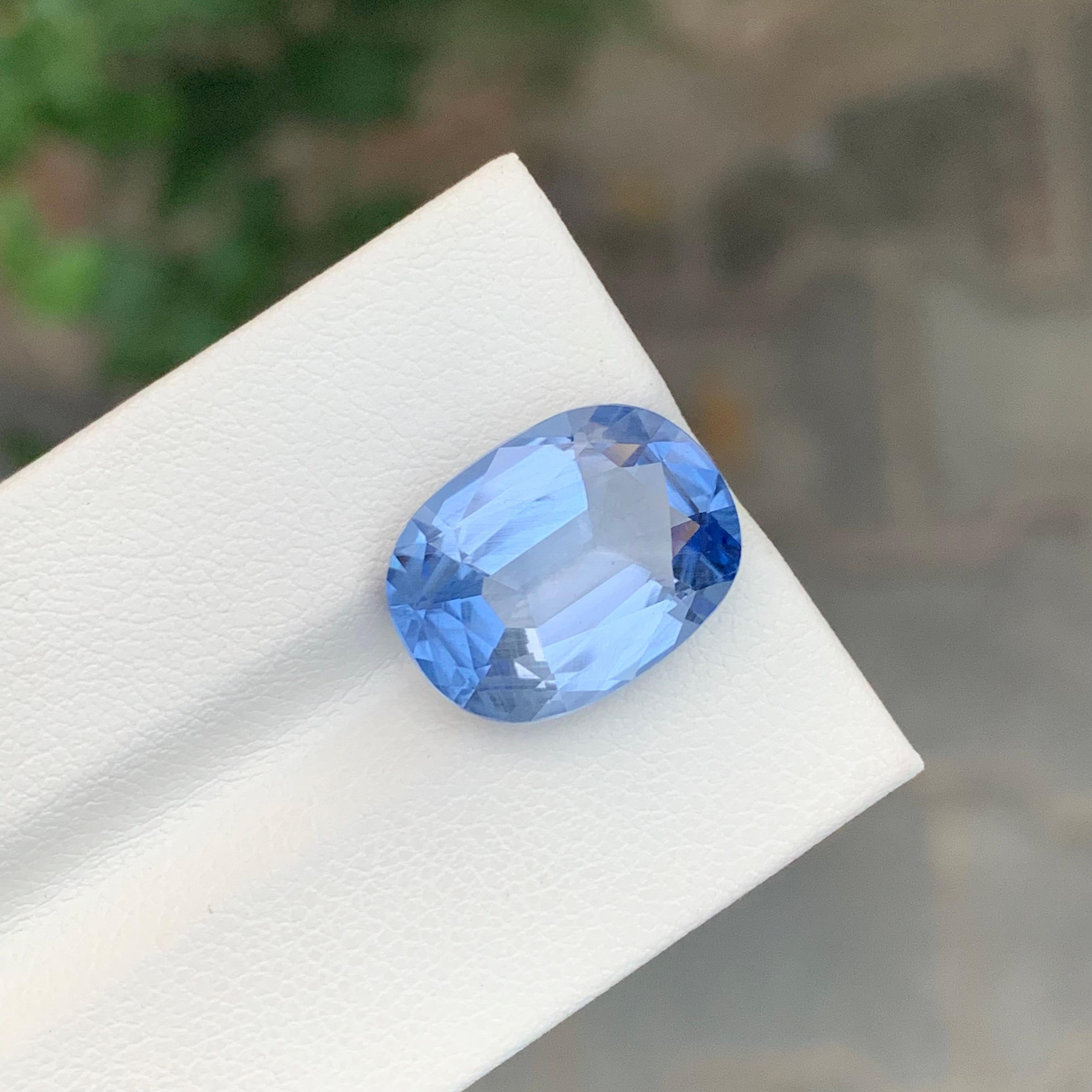 Goshenita facetada

Peso: 7,45 quilates
Dimensión: 15,9 x 12 x 6,5 Mm
Origen: Pakistán
Forma: Oval 
Color: Azul
Certficado; A petición del cliente
.
La goshenita, una gema cautivadora y prístina, pertenece a la familia mineral del berilo, que