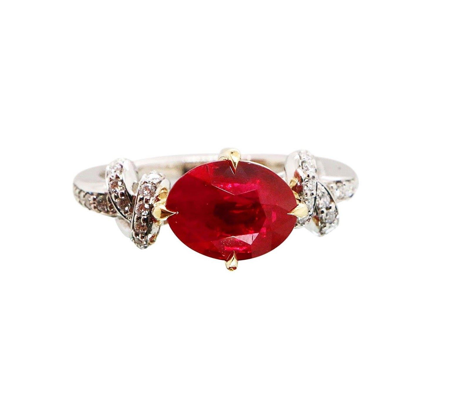 Tourmaline Rubellite ovale de 3ct sertie d'un nœud Forget Me

Fabriqué sur mesure* Veuillez contacter notre designer pour commencer le processus de sélection de votre pierre précieuse. 

Or jaune et blanc 18ct avec des pierres d'épaulement en