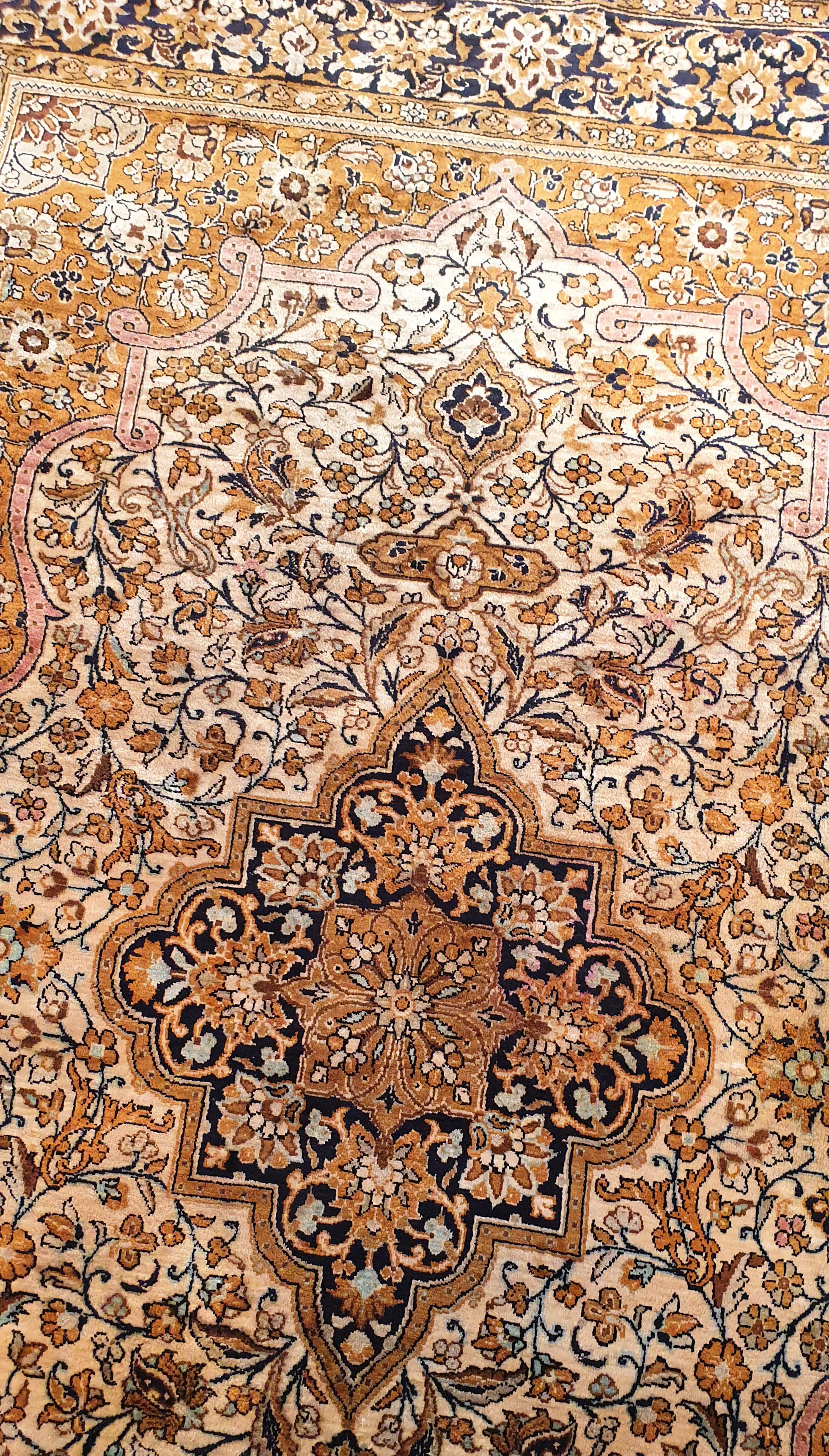 746 - Schöner Vintage Qom Seidenteppich im Angebot 3