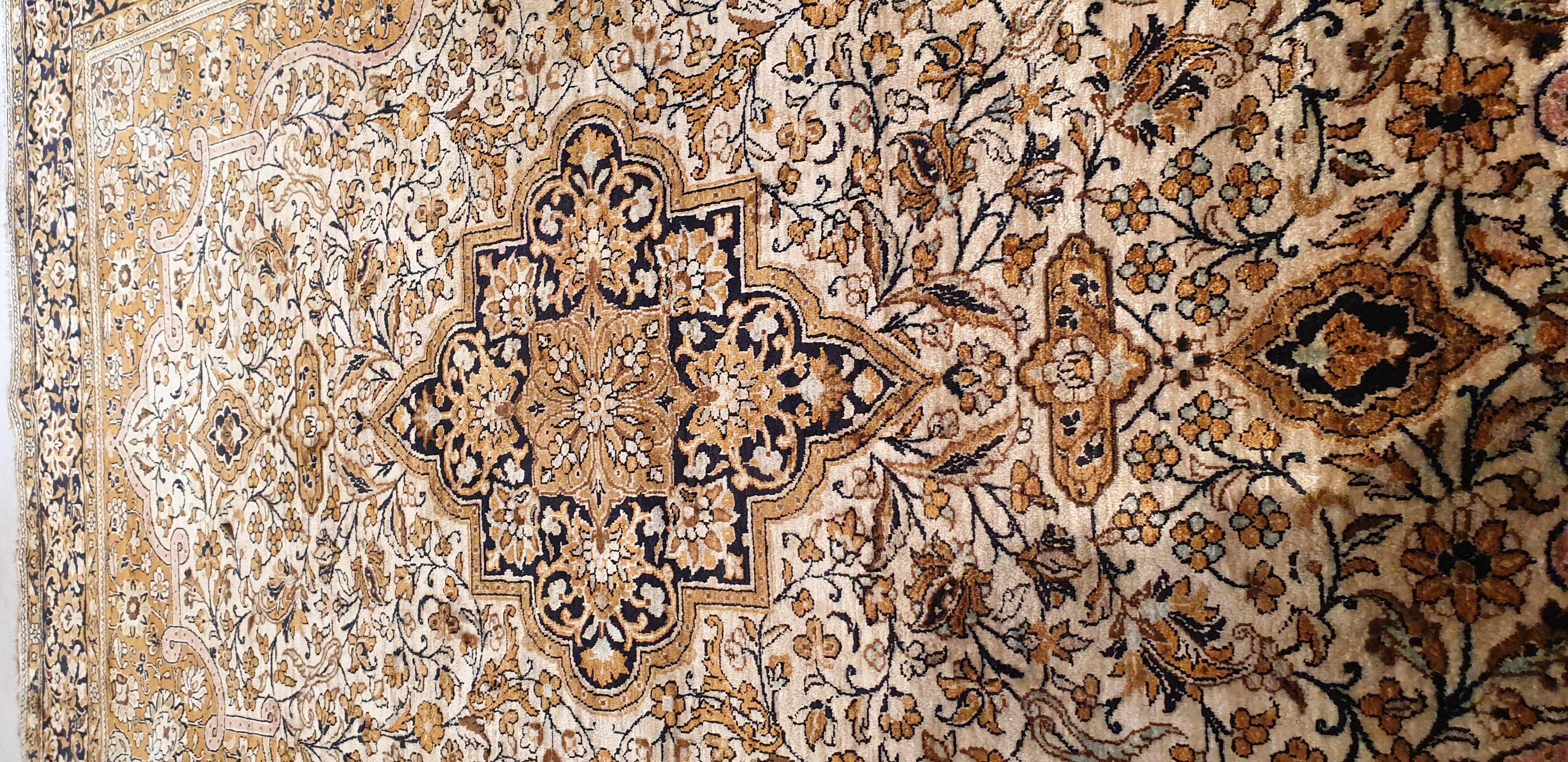 746 - Schöner Vintage Qom Seidenteppich im Angebot 6