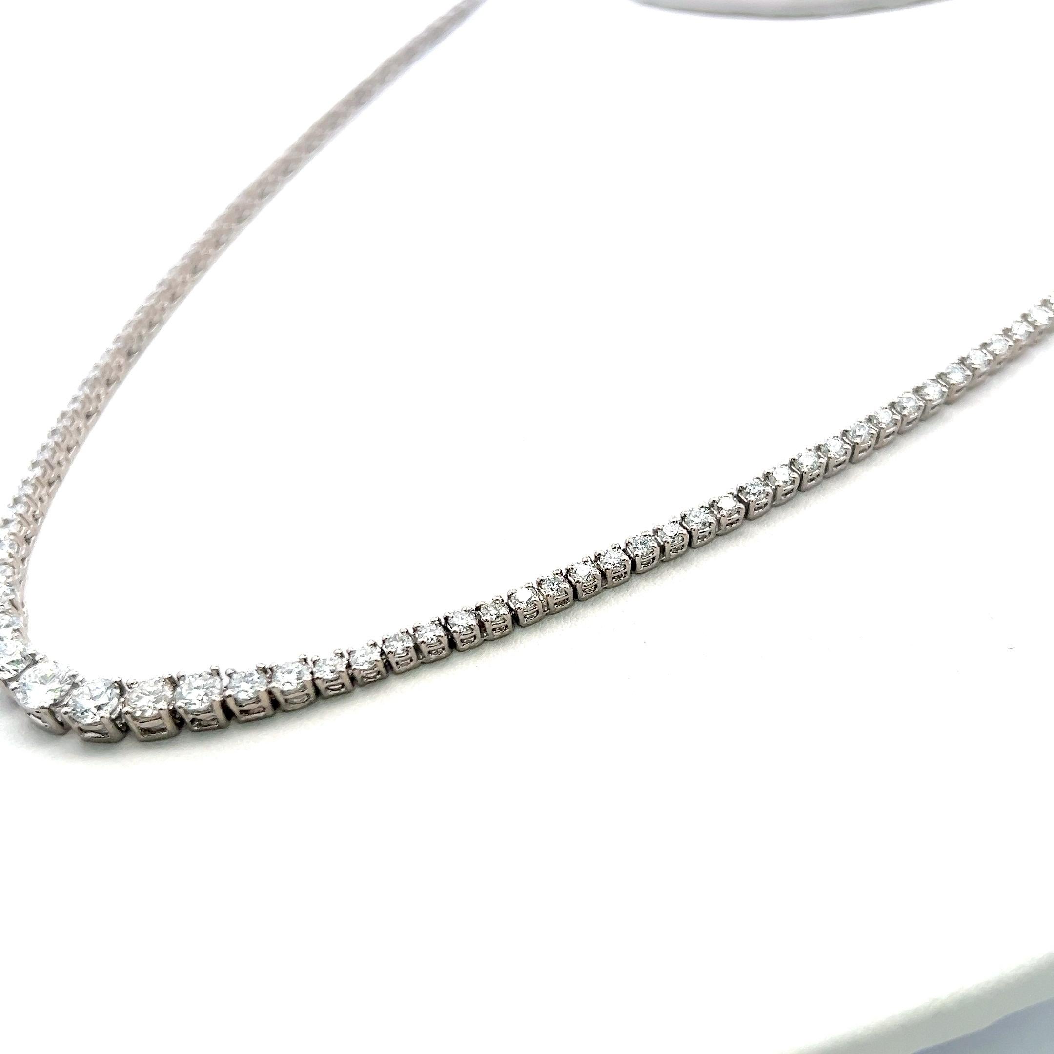 Titolo:
Collana Riviera in oro bianco 14 carati da 7,46 carati con diamante tondo brillante G VS1
Stile:
Riviera
Metallo:
oro bianco 14 carati
Gemma 1:
Diamante da 0,41 carati
Numero di pietre:
2
Colore:
G
Chiarezza:
VS1
Forma:
Brillante