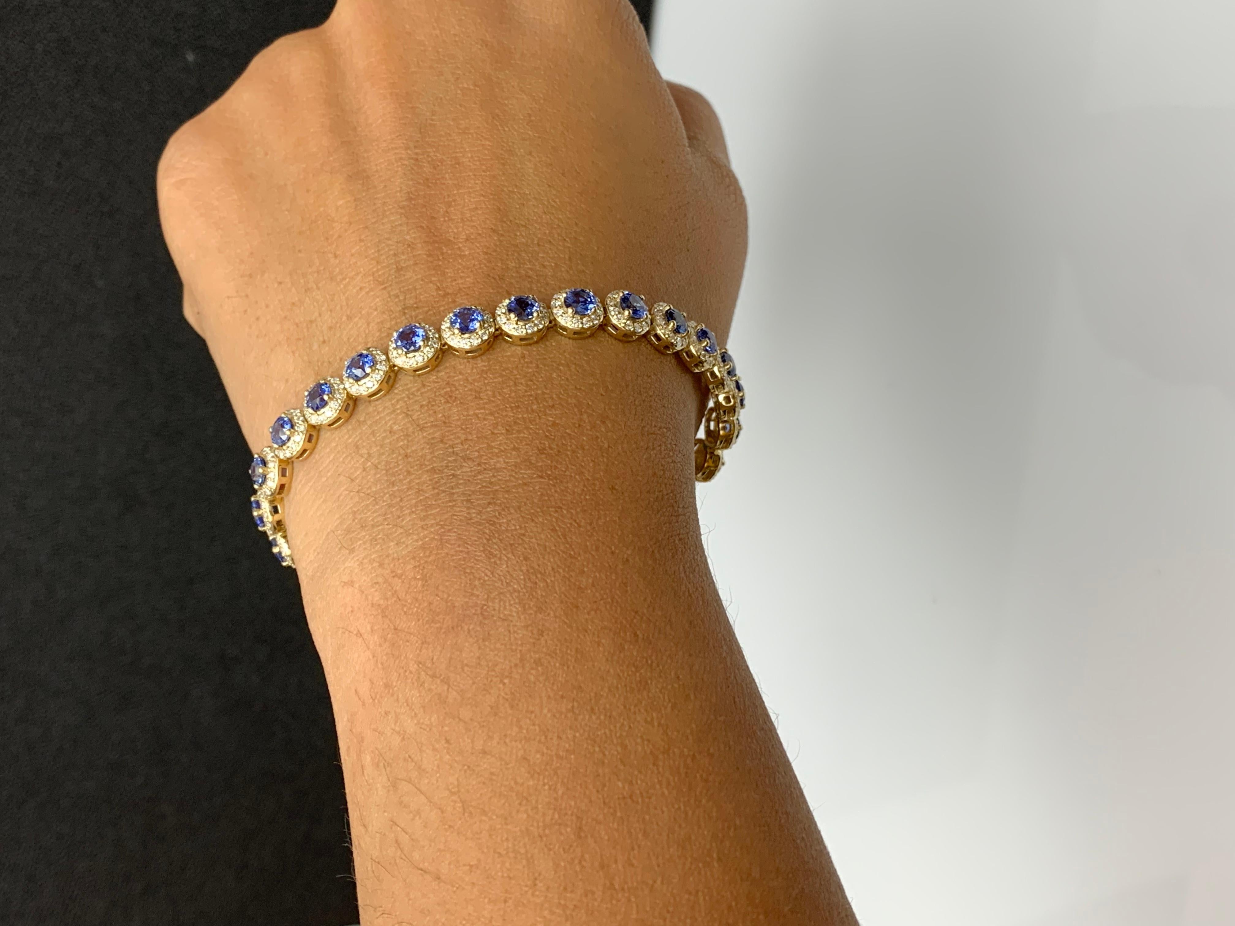 7.47 Carat Blue Sapphire and Diamond Halo Tennis Bracelet in 14k Yellow Gold In New Condition For Sale In NEW YORK, NY