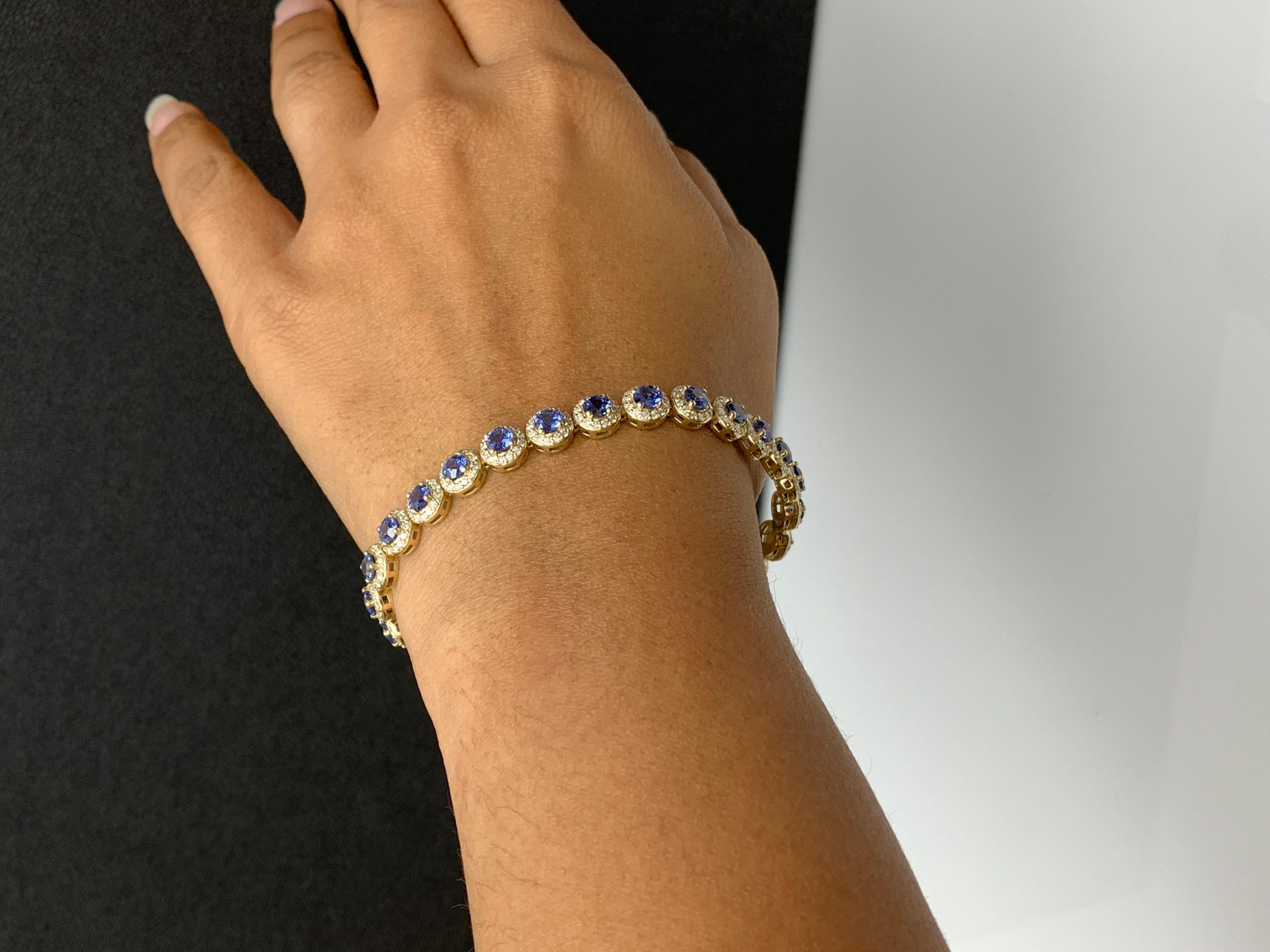 De las mujeres Pulsera de Tenis con Halo de Zafiro Azul y Diamantes de 7,47 Quilates en Oro Amarillo de 14k en venta