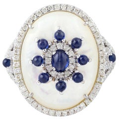 Bague cocktail en or 18 carats avec diamants, saphir bleu et nacre de 7,47 carats