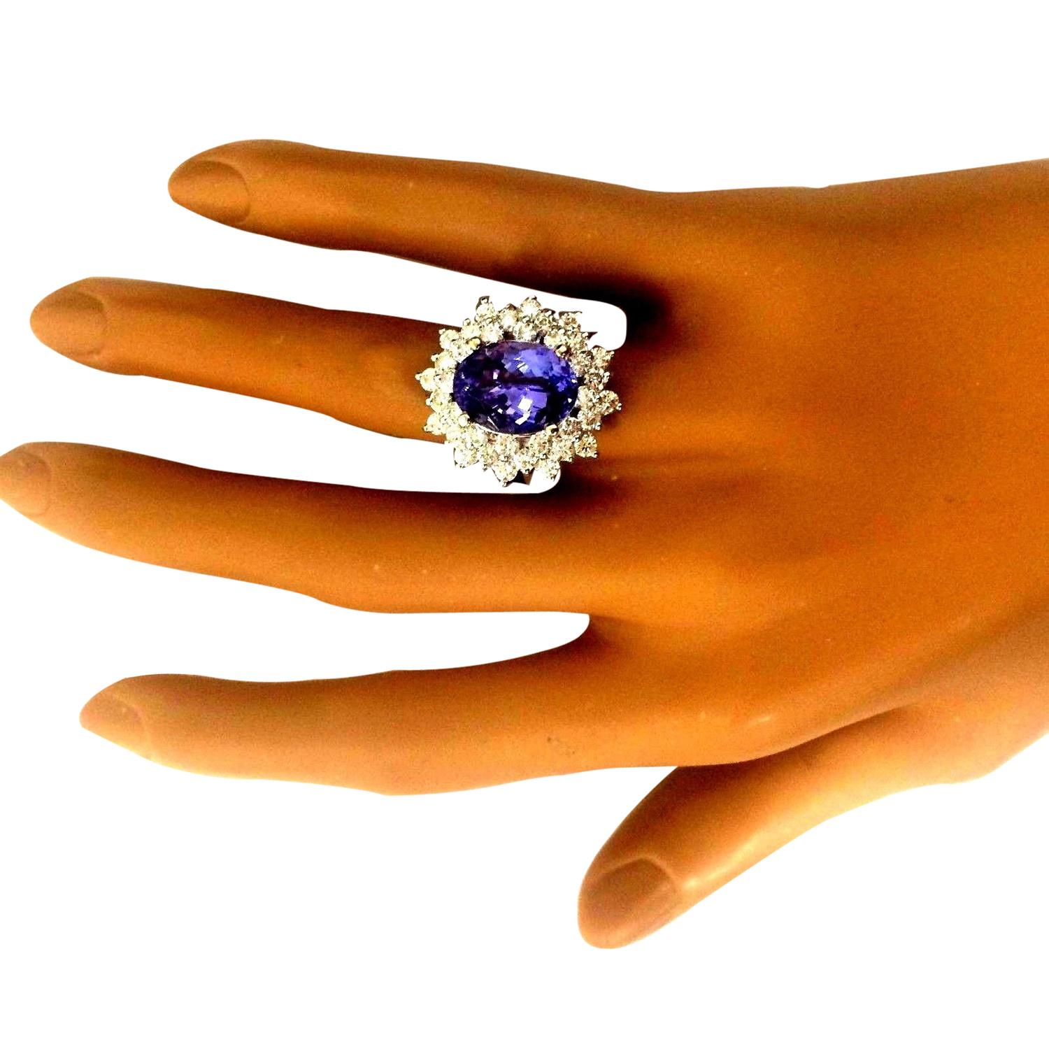 Stunning Natural Tanzanite Diamond Ring 14 Karat Solid White Gold In New Condition For Sale In Manhattan Beach, CA