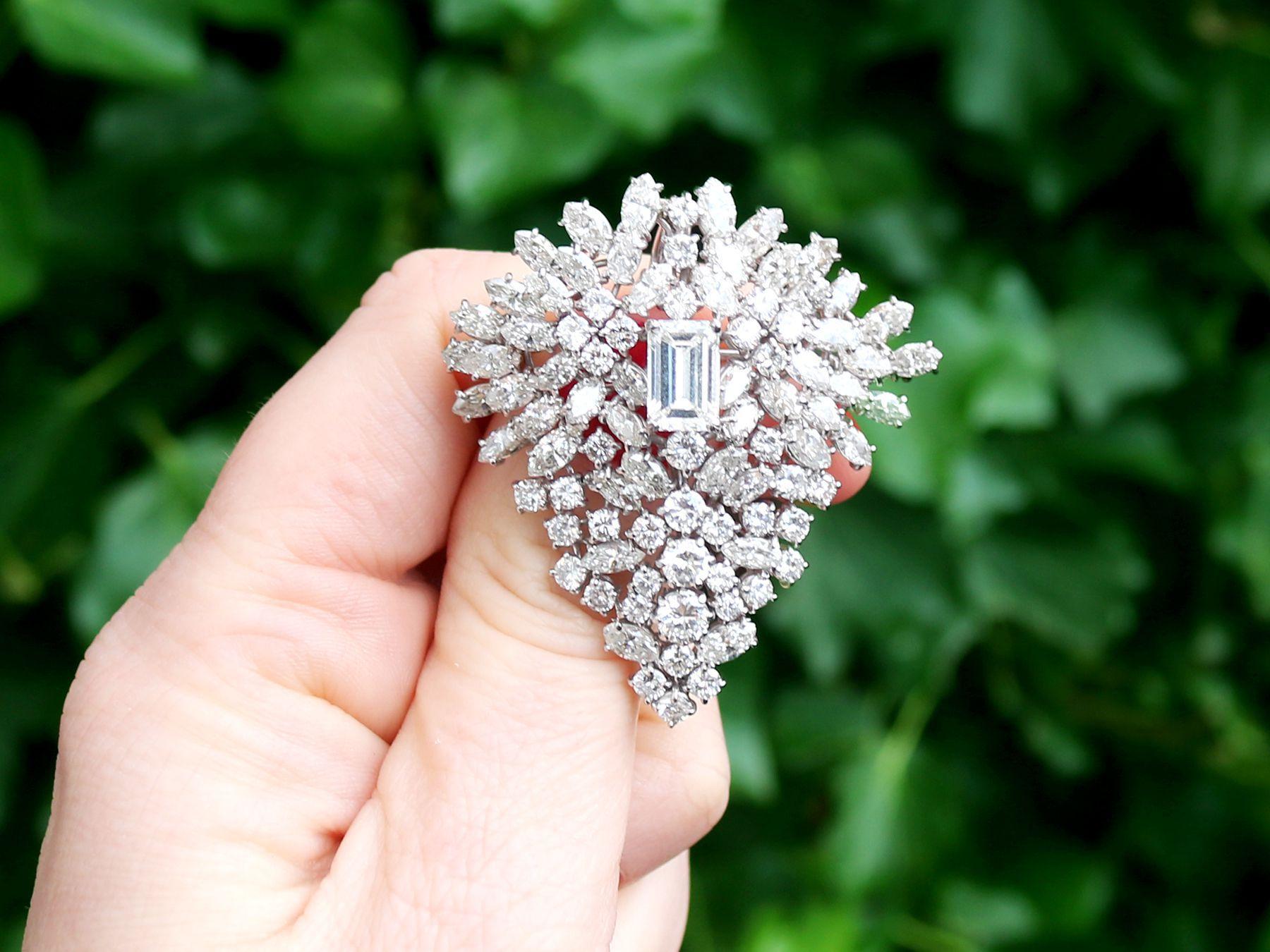 7,47 Karat sambischer Smaragd und 14,50 Karat Diamant-Brosche / Anhänger im Angebot 1