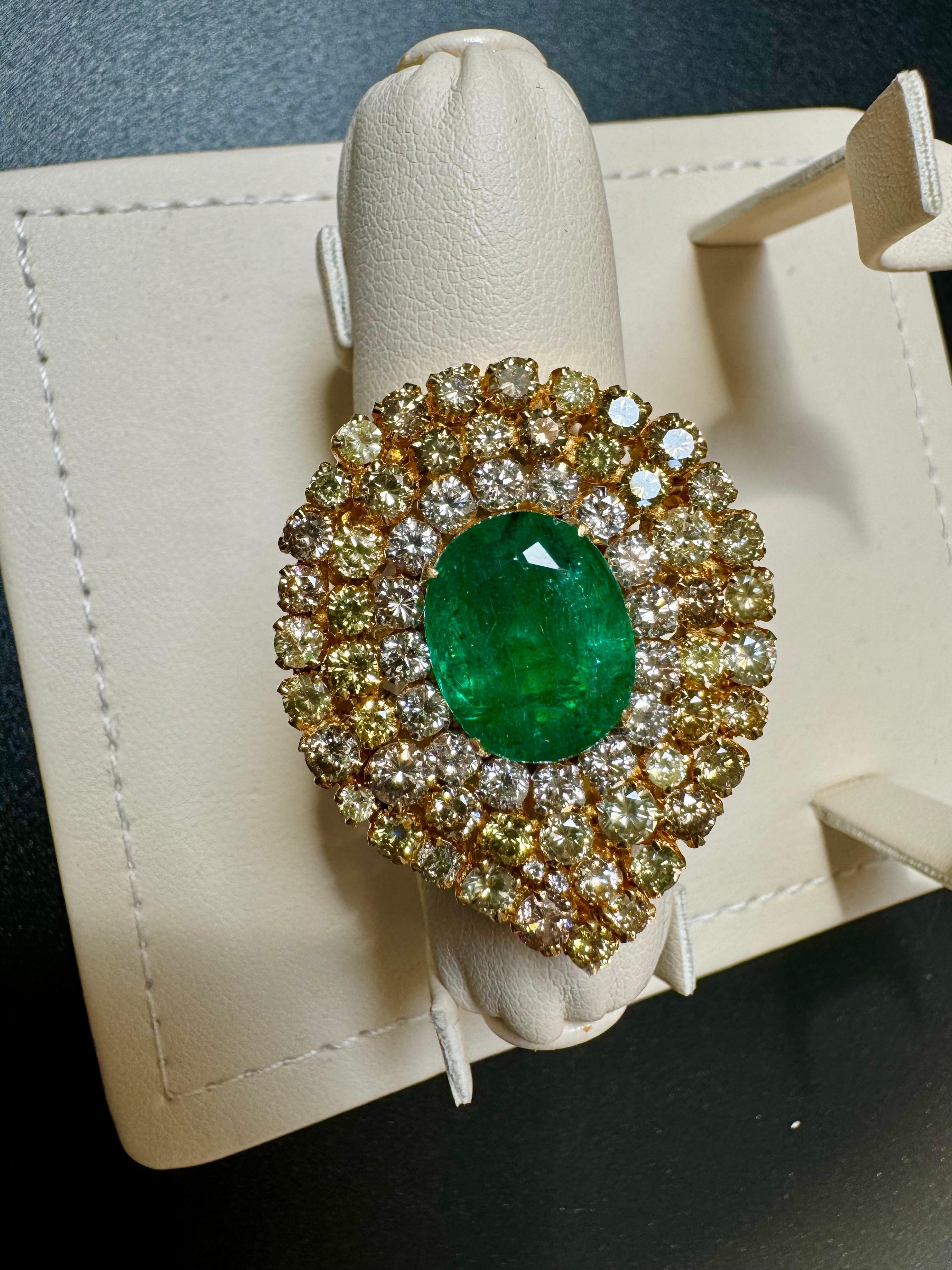 Oval Cut 7.47 Natural Zambian Emerald & 5.64 Cts Diamond 18 Karat Yellow Gold Ring Size 6 For Sale