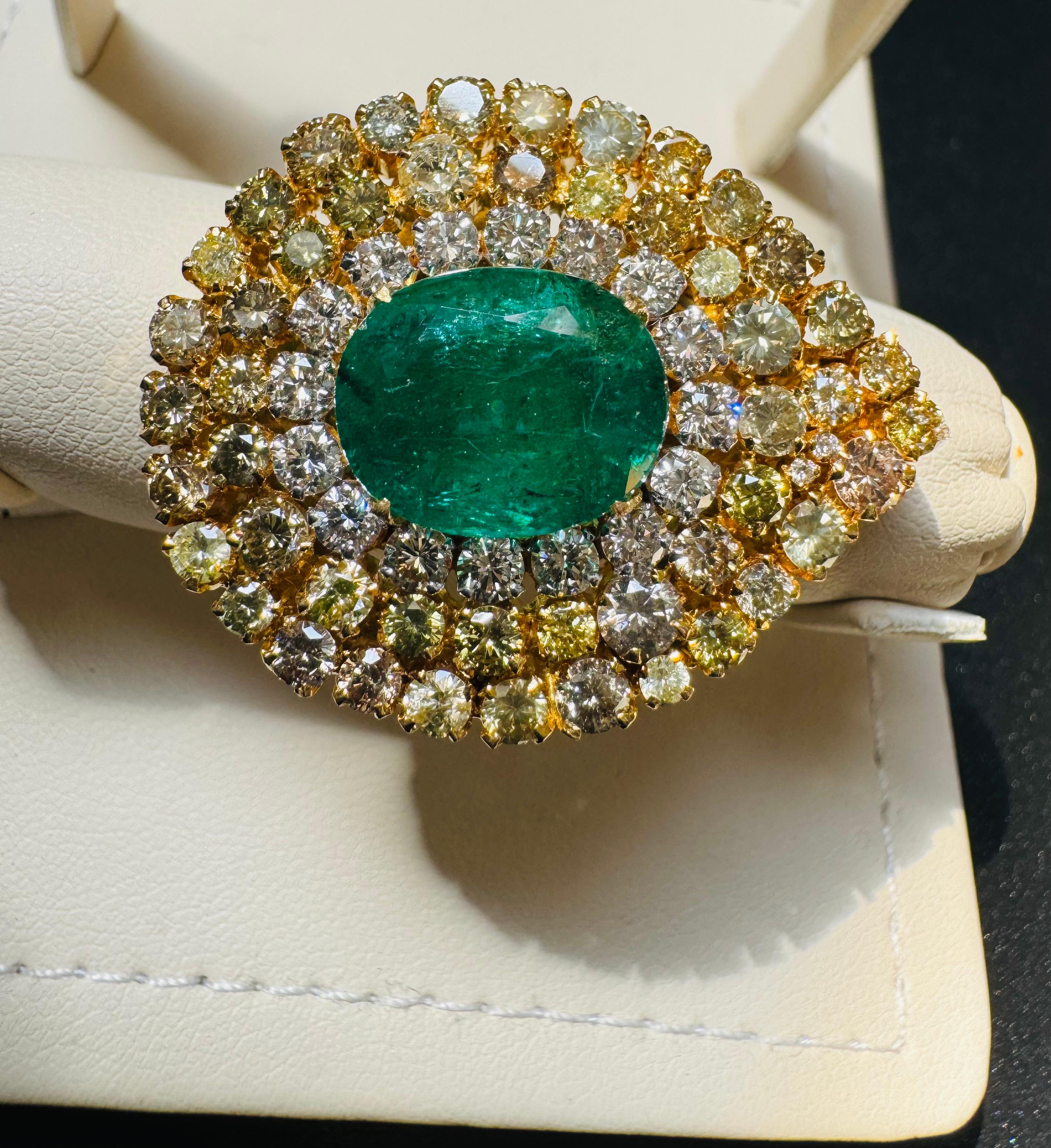 7.47 Natural Zambian Emerald & 5.64 Cts Diamond 18 Karat Yellow Gold Ring Size 6 In New Condition For Sale In New York, NY