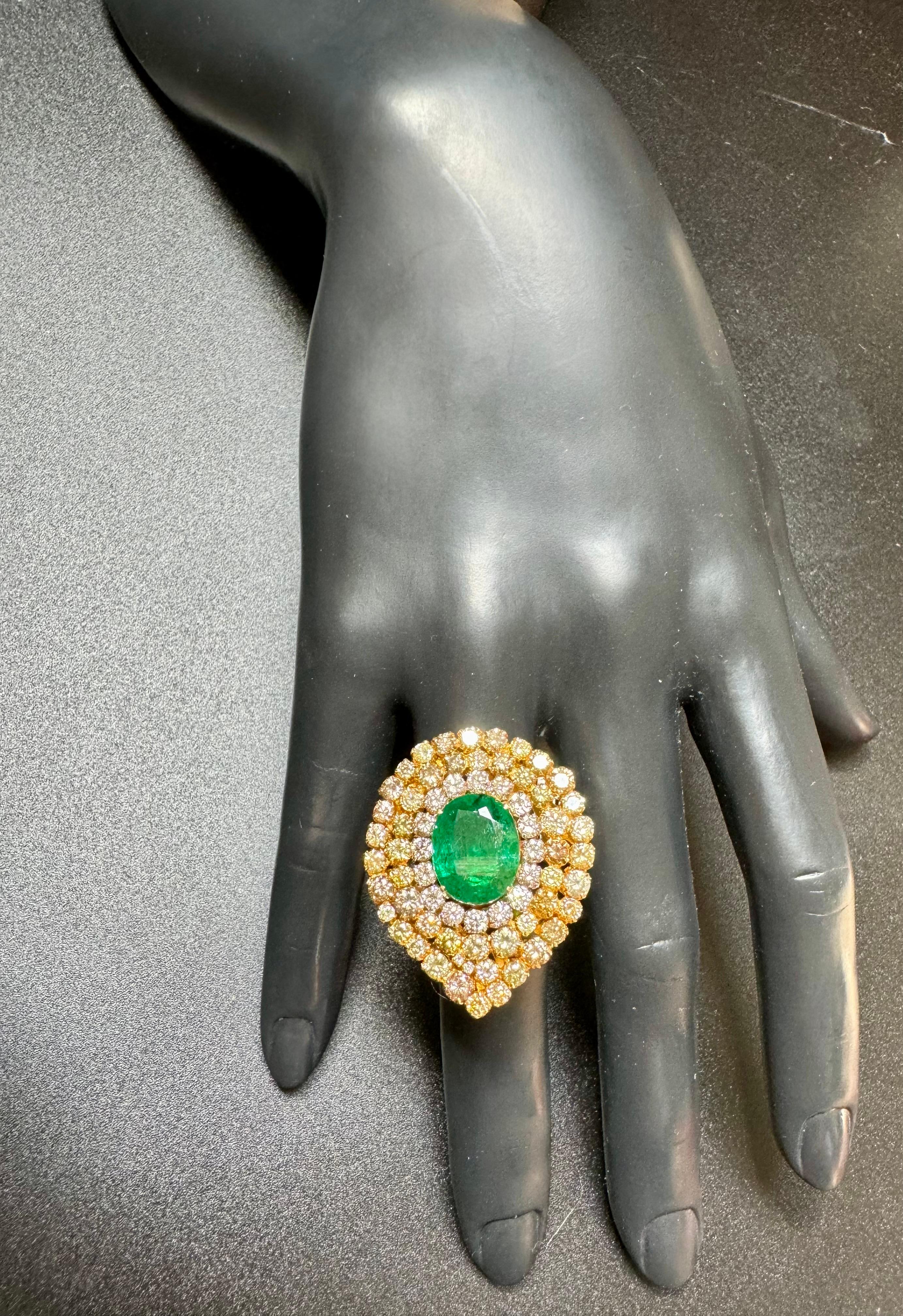 7.47 Natural Zambian Emerald & 5.64 Cts Diamond 18 Karat Yellow Gold Ring Size 6 For Sale 2