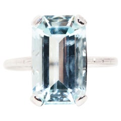 7.48 Carat Flawless Emerald Cut Blue Aquamarine 18 Carat Gold Cocktail Ring