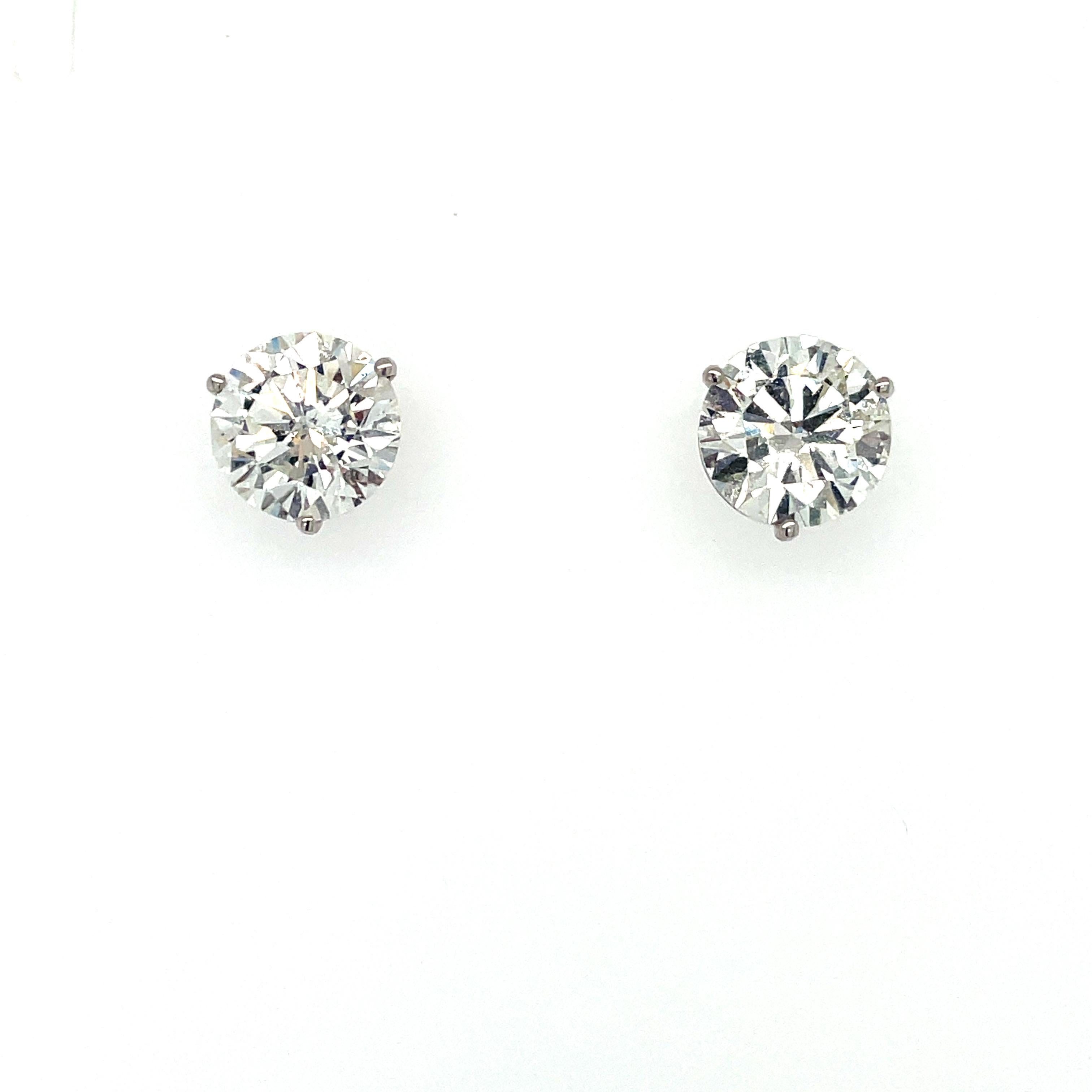 Taille brillant Clous d'oreilles à diamants ronds taille brillant de 7.48 carat en vente