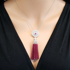 Collana con perline di rubino e diamanti da 74,87 carati totali in oro 18 carati
