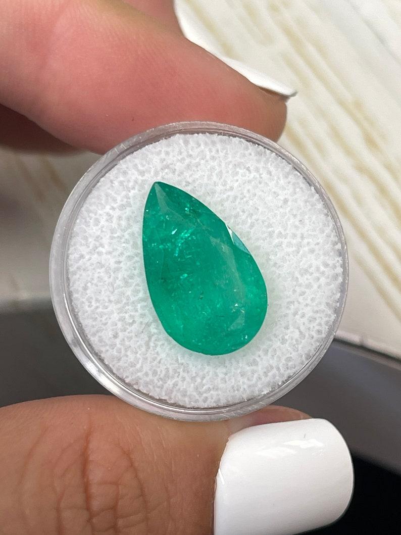Smeraldo colombiano verde da 7,49 carati 18x11 - Gemma di maggio con taglio a pera In condizioni Nuovo in vendita a Jupiter, FL
