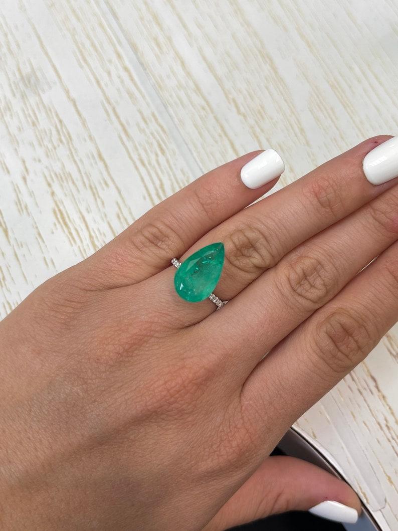 Donna Smeraldo colombiano verde da 7,49 carati 18x11 - Gemma di maggio con taglio a pera in vendita