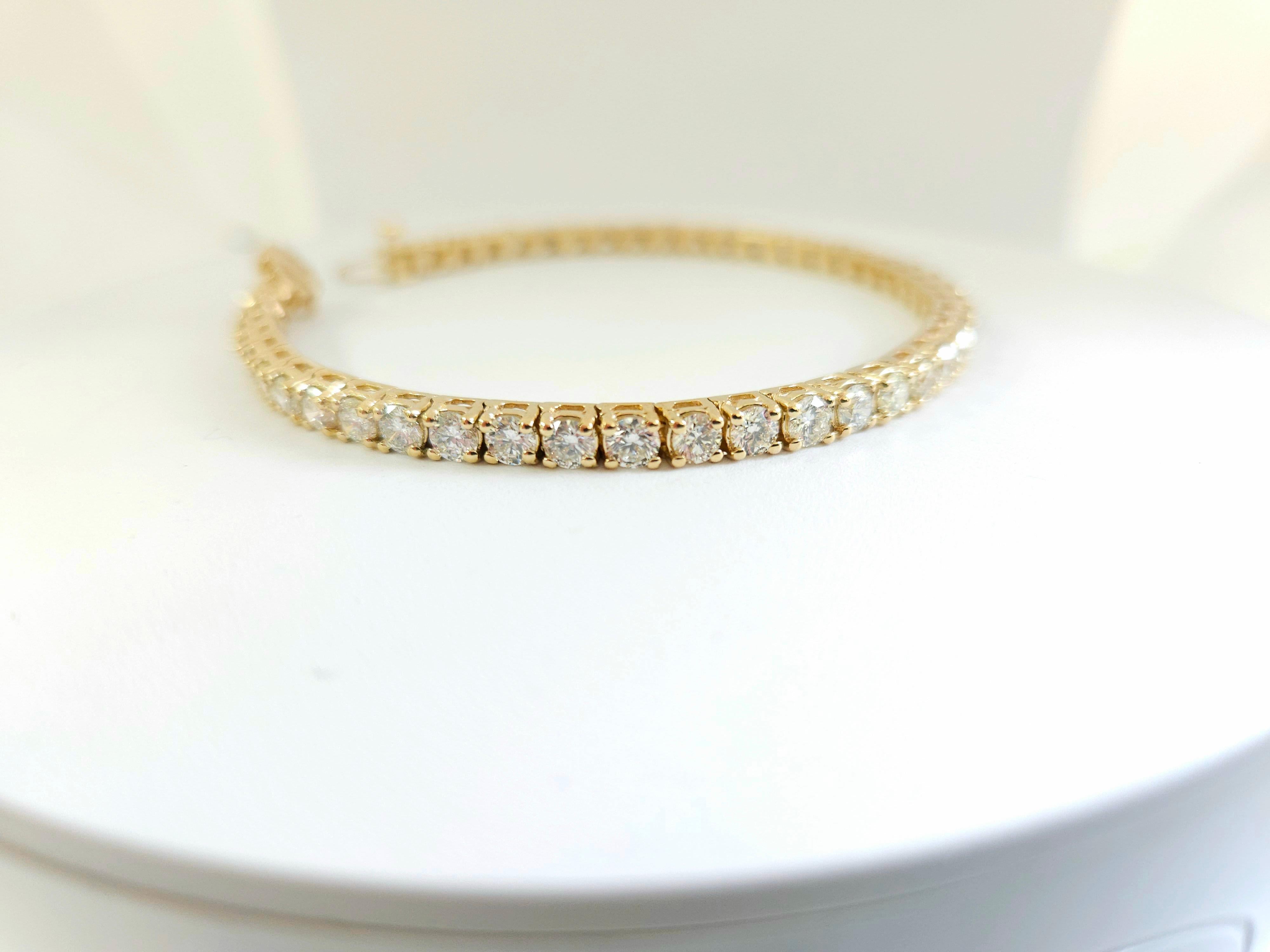 Natural diamonds tennis bracelet round-brilliant cut  14k yellow gold. 
7 inch. Average Color I, Clarity VVS,VS, 3.60 mm wide,30 pcs, 13.24 grams very shiny don't miss.

*Free shipping within U.S*

