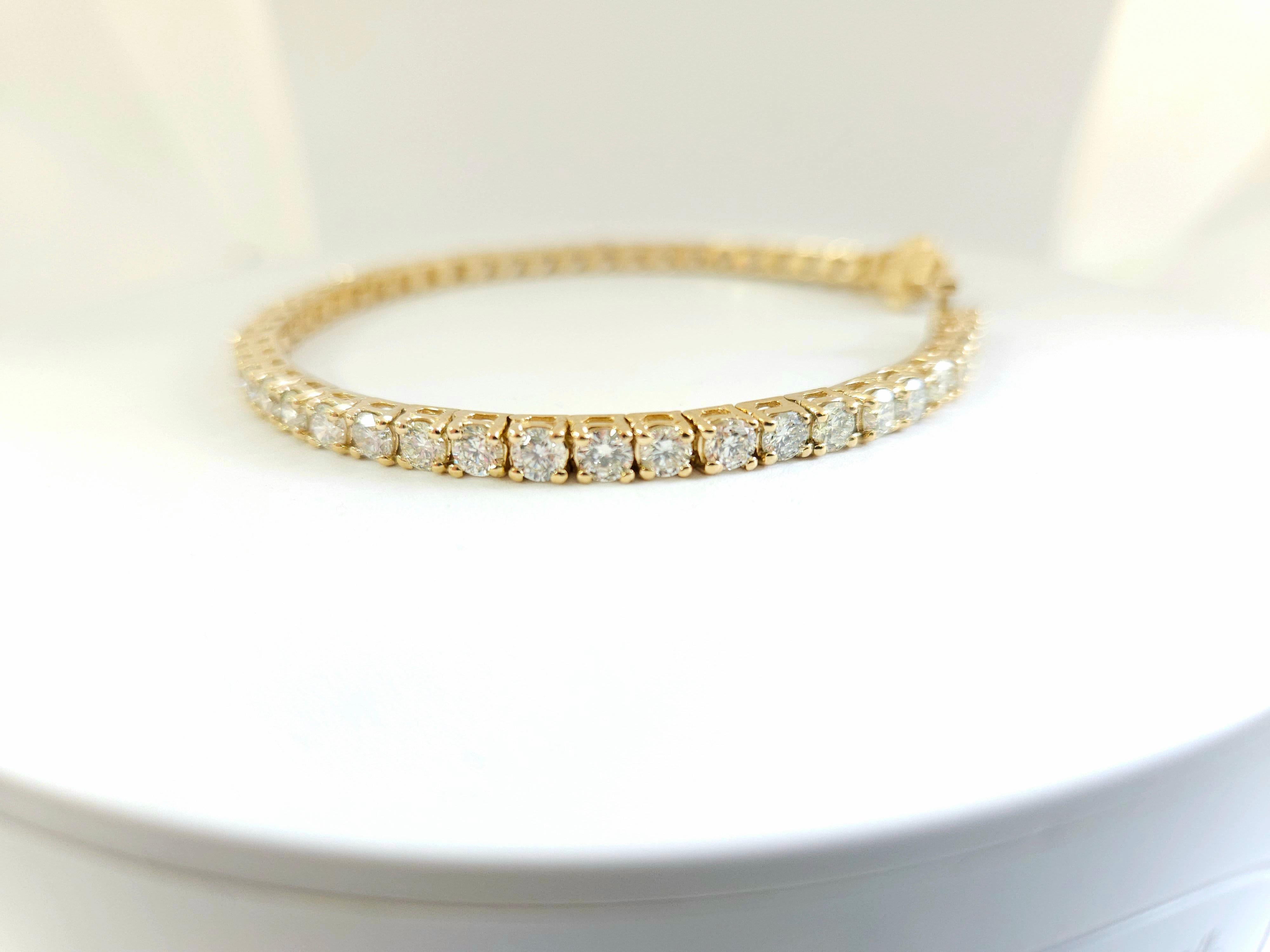 7.49 Carat Round Brilliant Cut Diamond Tennis Bracelet 14 Karat Yellow Gold In New Condition For Sale In Great Neck, NY