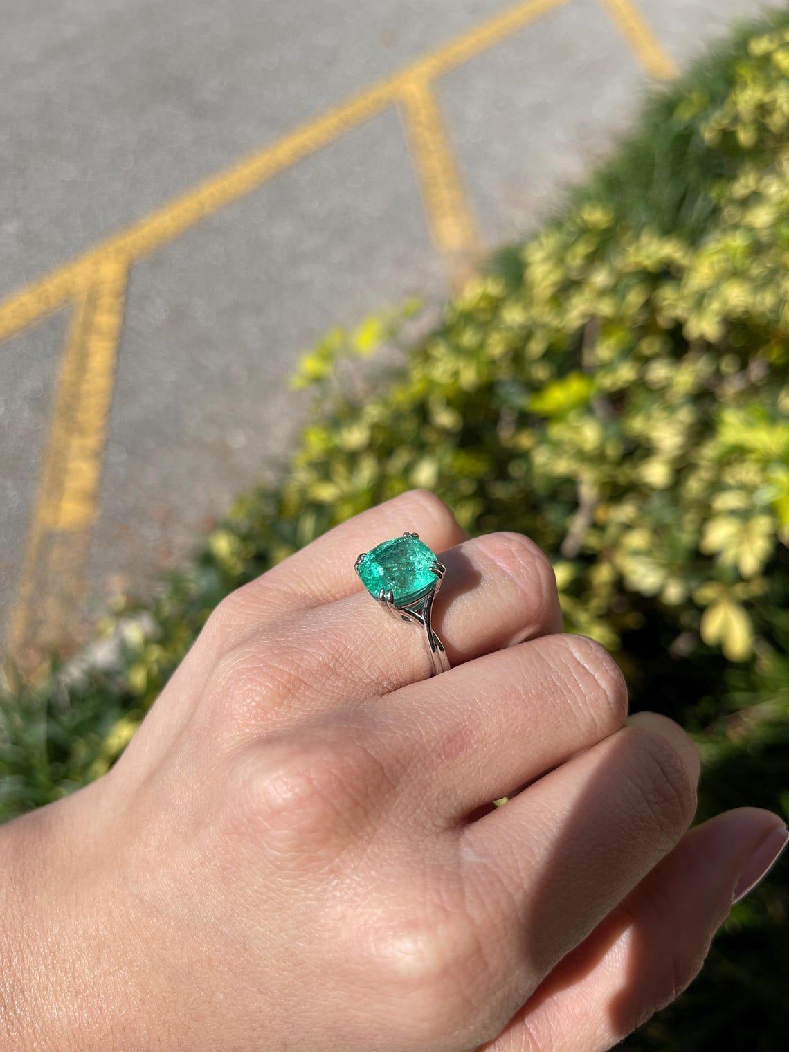 7,49 Karat Platin Cushion Cut kolumbianischer Smaragd Solitär Verlobungsring im Angebot 2