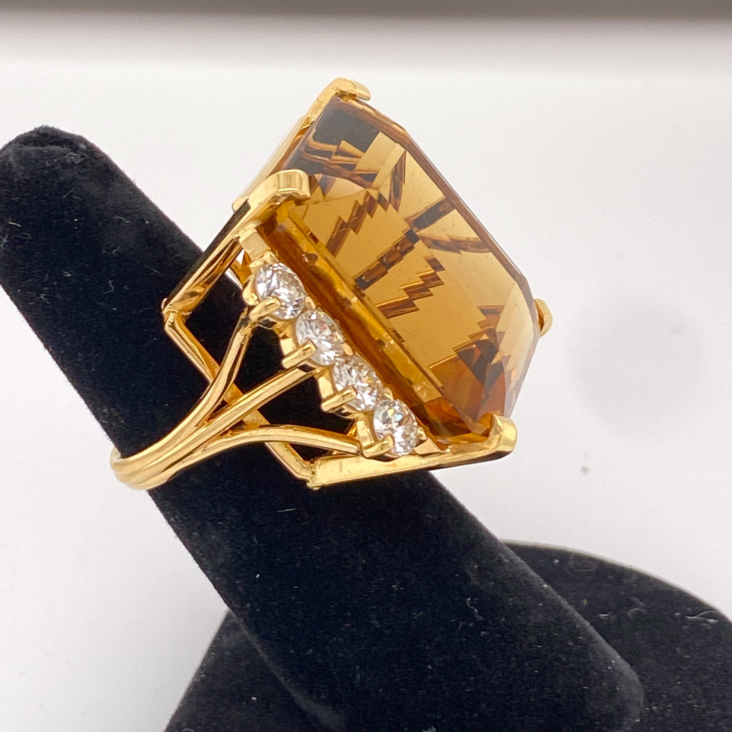 Anillo de Citrino de 74 Quilates engastado en Oro de 18 Kilates con Diamantes Acentuados Retro en venta