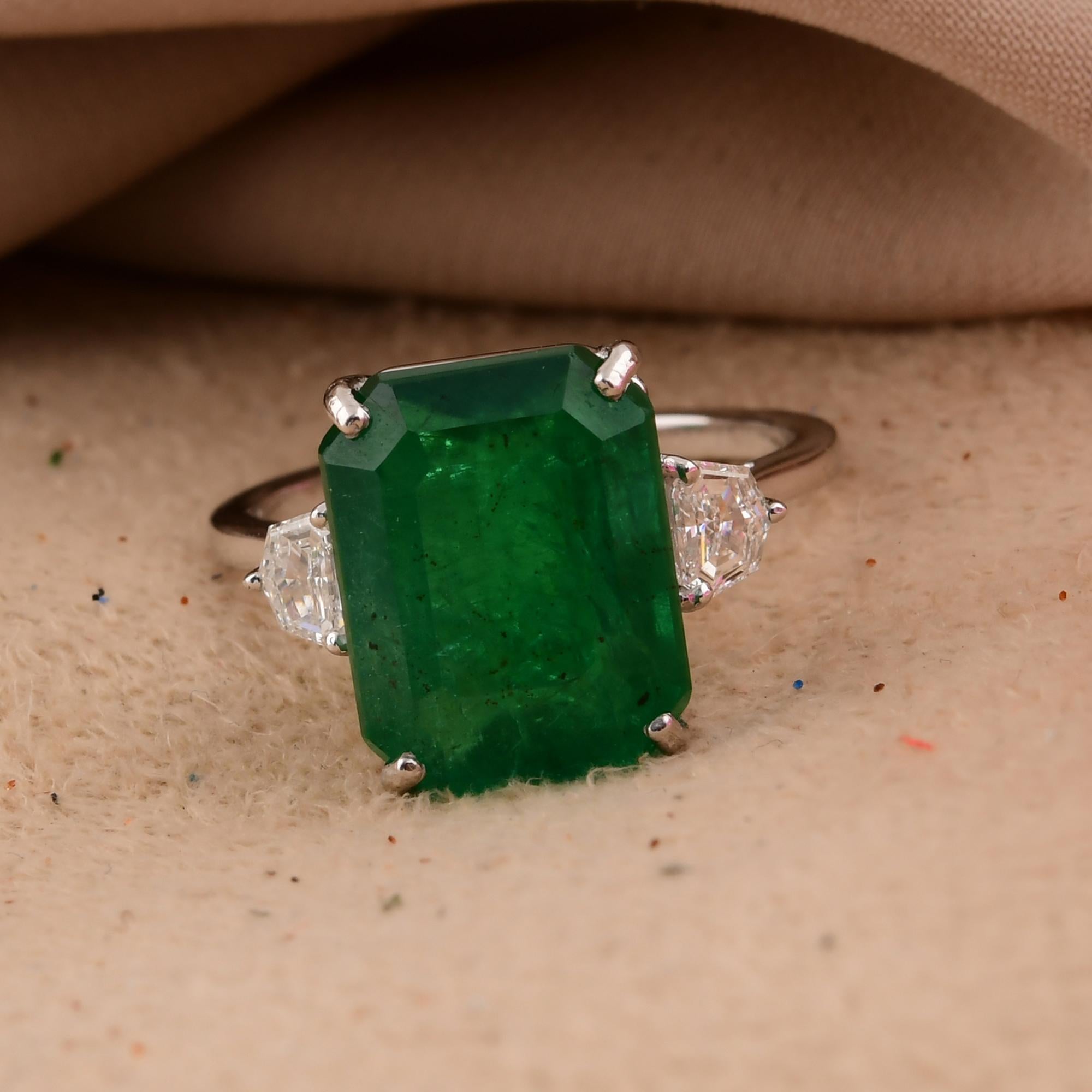 in vendita:  Anello a tre pietre con diamante e smeraldo dello Zambia da 7,4 carati, oro bianco 14k 6