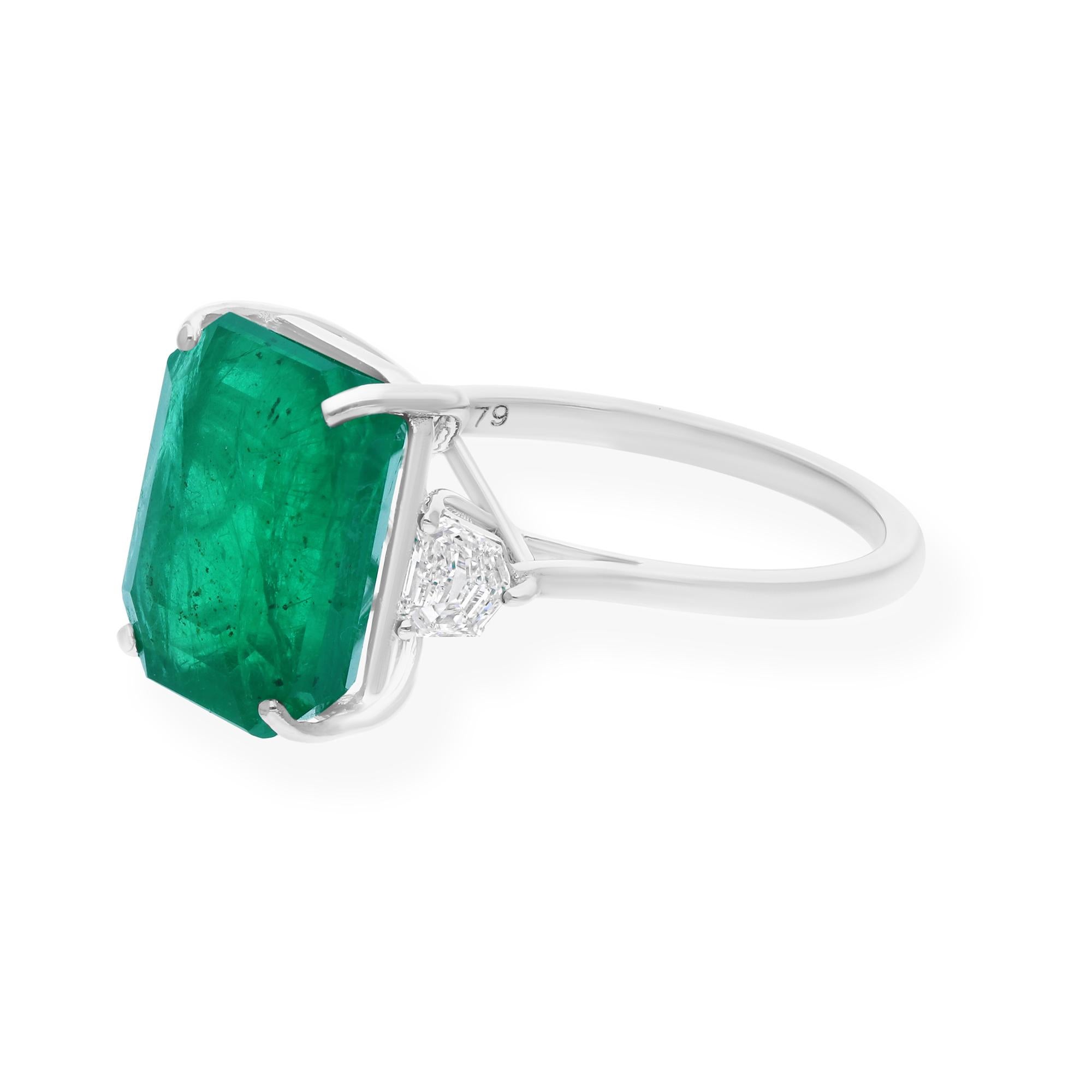 in vendita:  Anello con tre pietre di diamante e smeraldo dello Zambia da 7,4 carati in oro bianco 18 carati 7