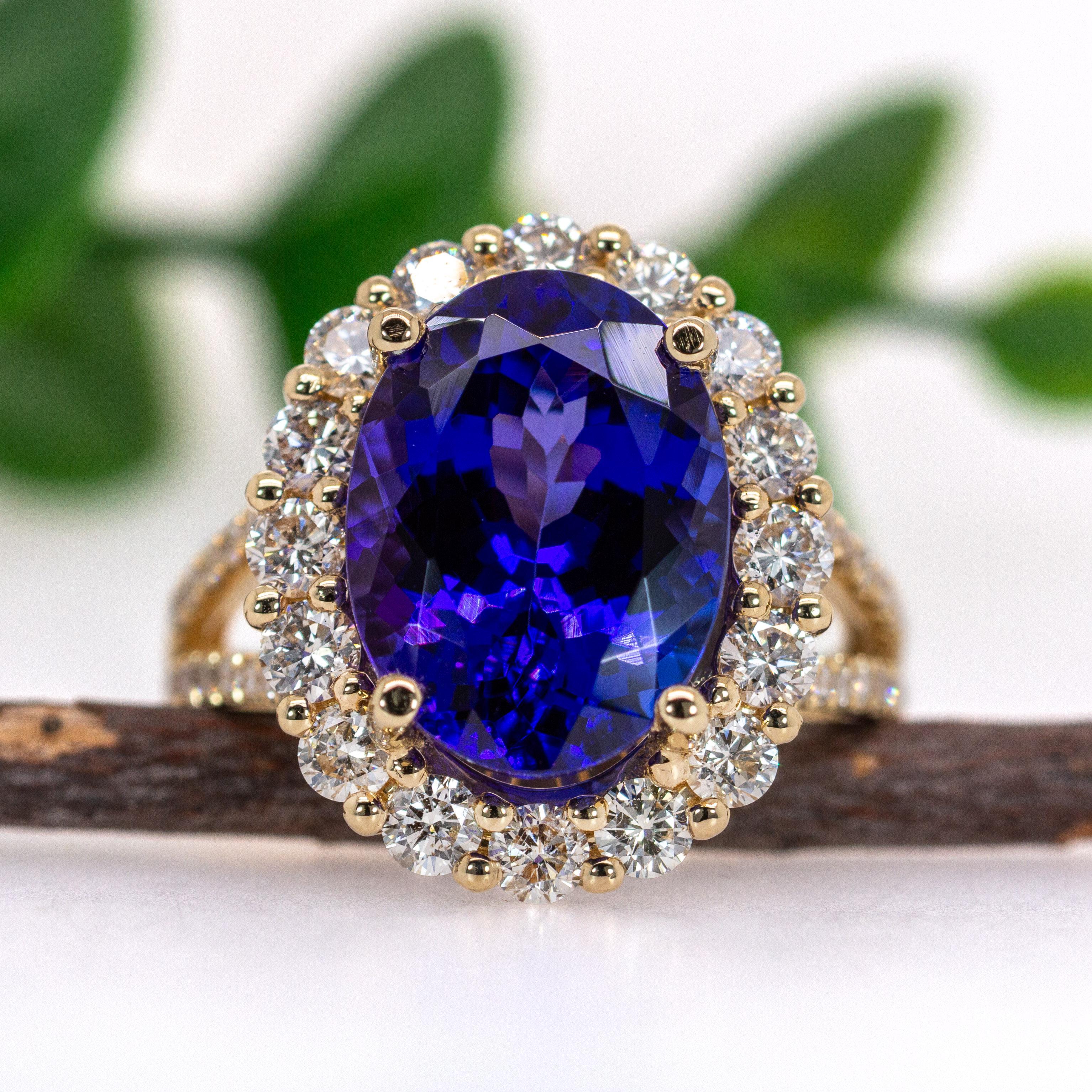 Art Déco Anello di tanzanite deluxe AAA da 7,4 carati con diamanti naturali in oro massiccio 14K OV 14x10mm in vendita