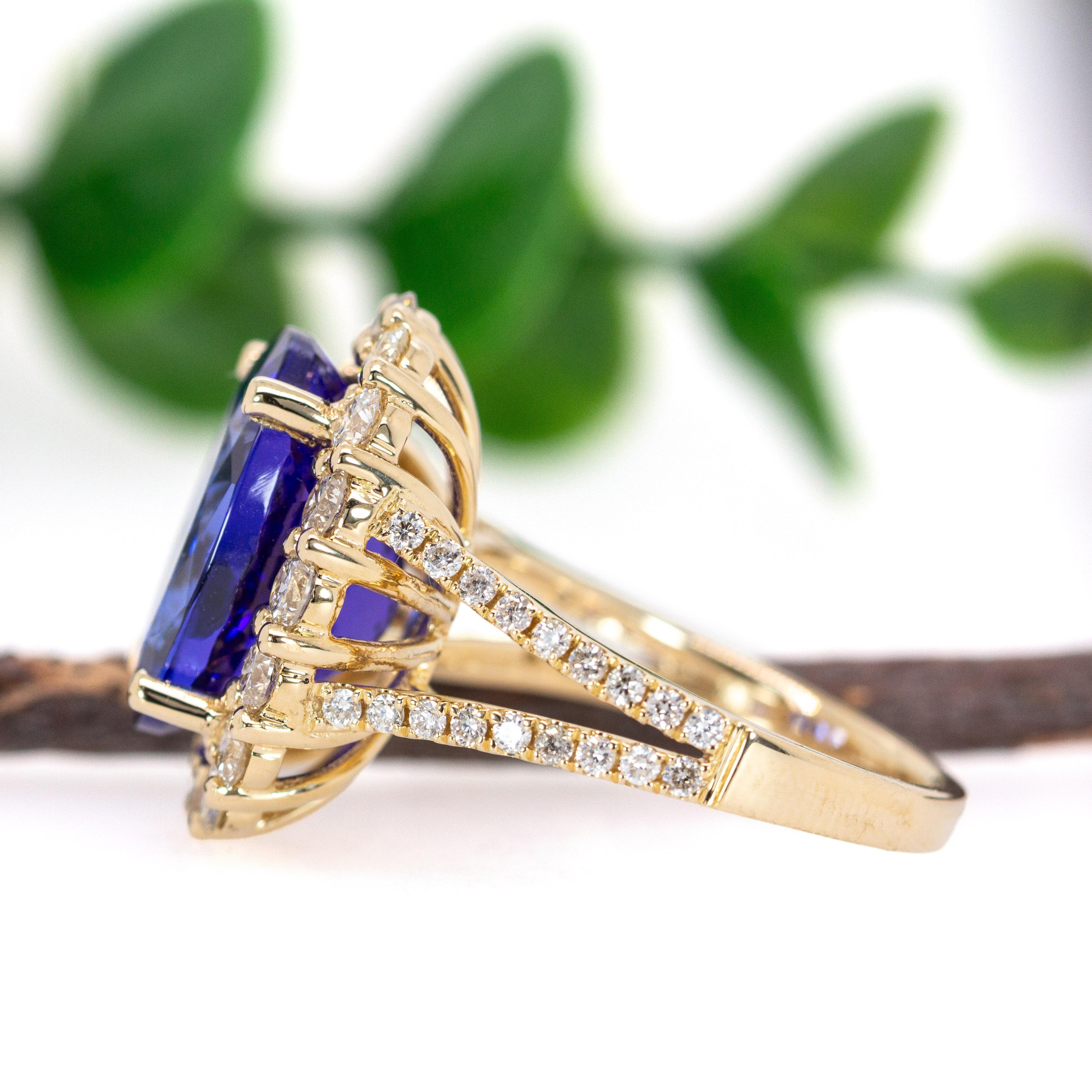 Anello di tanzanite deluxe AAA da 7,4 carati con diamanti naturali in oro massiccio 14K OV 14x10mm In condizioni Nuovo in vendita a Columbus, OH